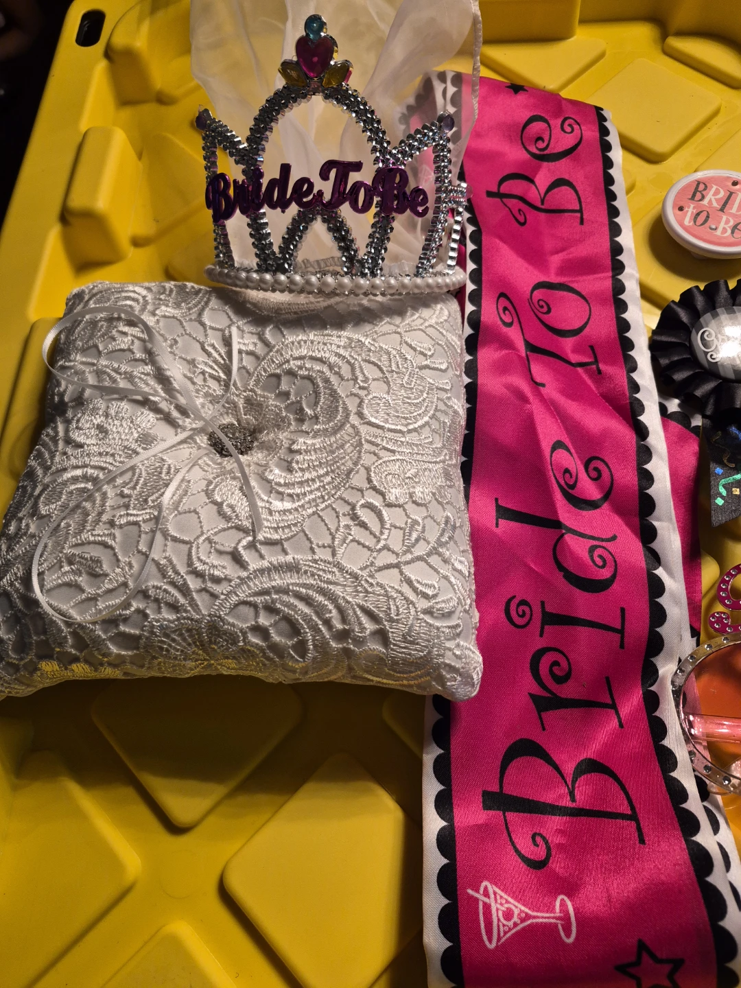 Bride Lot (Bride to Be Sash, Tiara, Veil & Accessories Set) - photo 3
