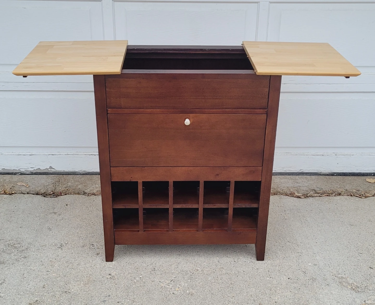 Kitchen Island w/ Butchers Block Top / Wine Rack ❤️
