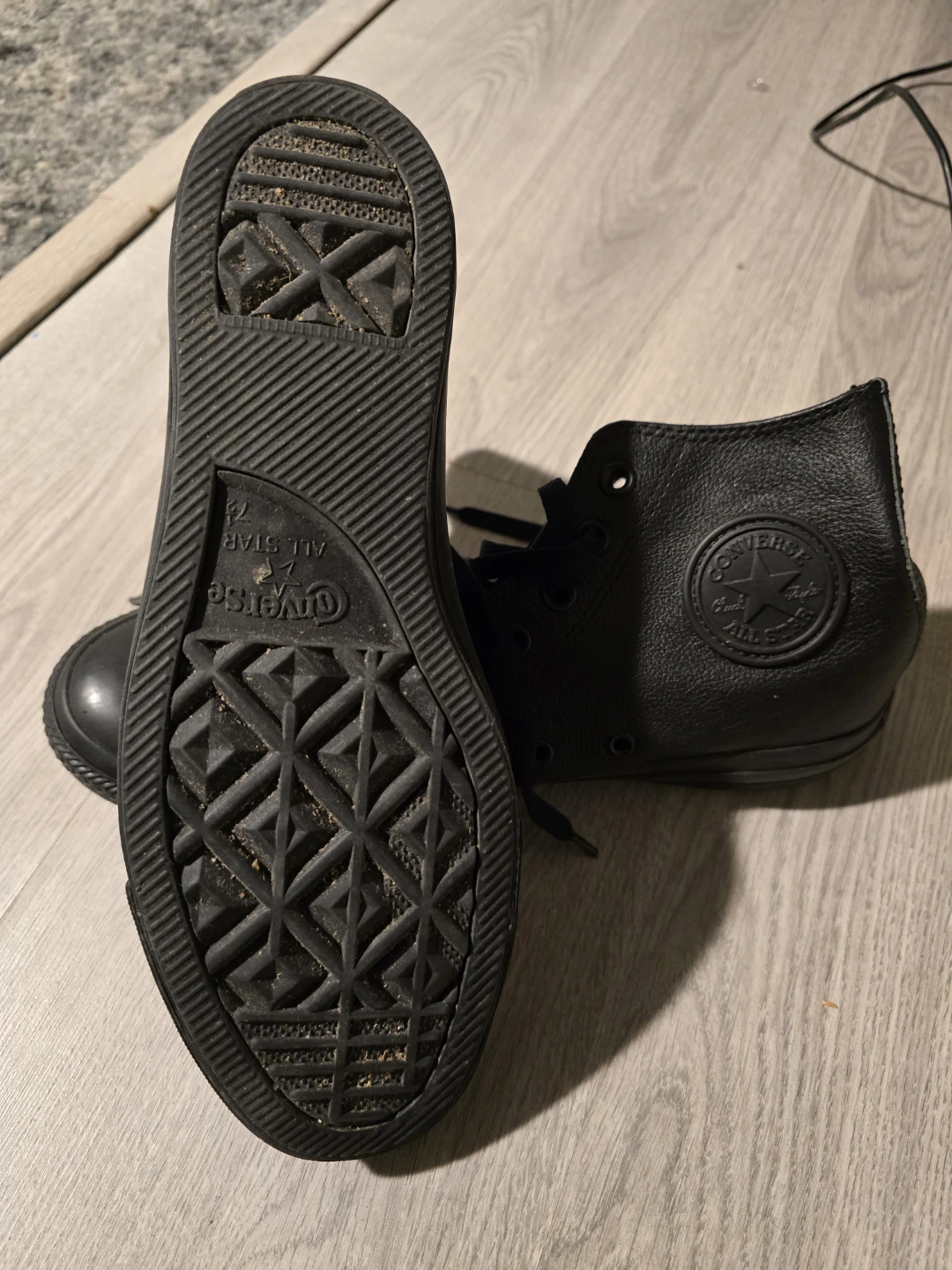 Black Converse size 7.5 - photo 2