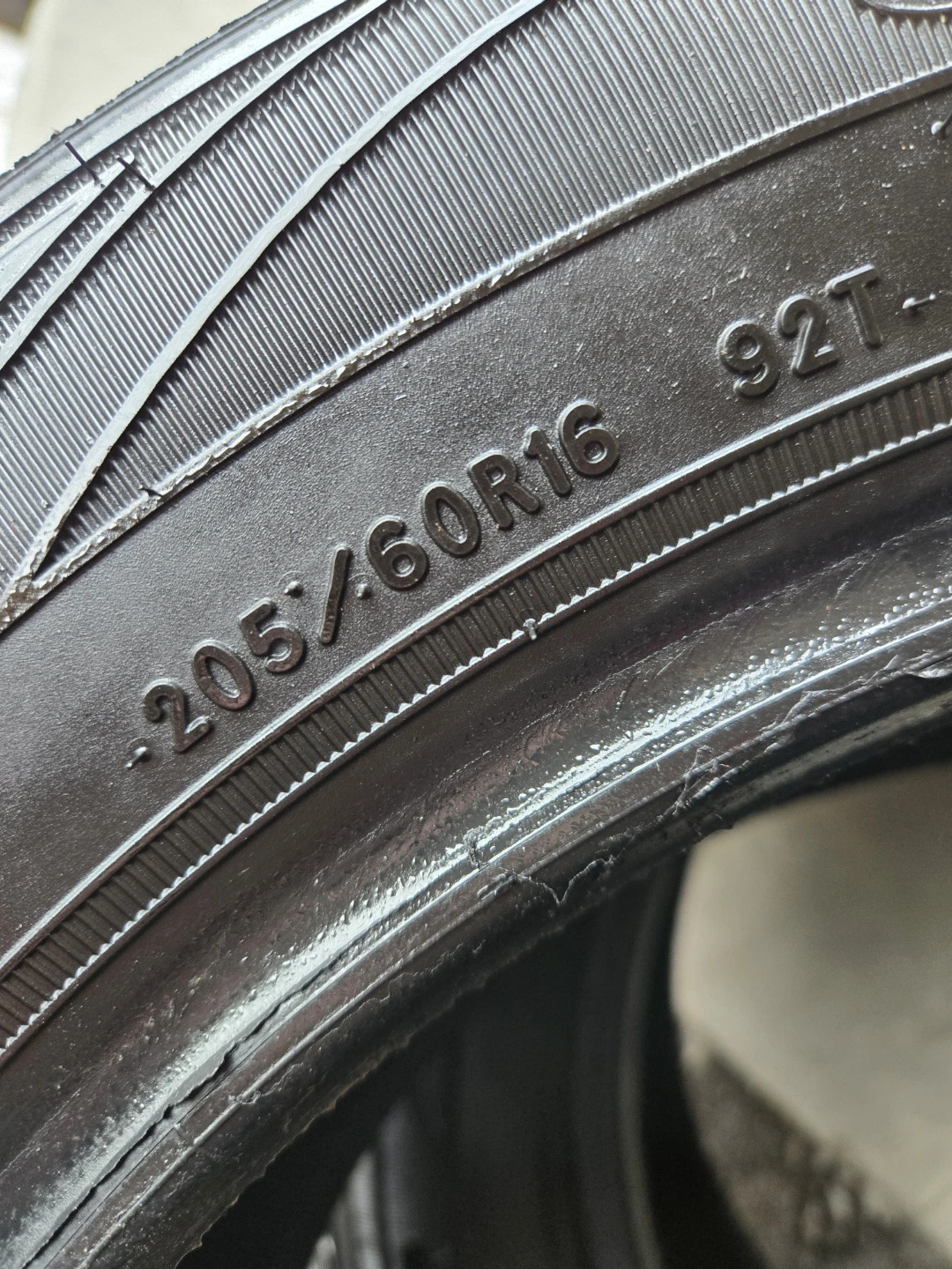 Good Year Assurance All-Season Tires 205/60R16 - photo 3