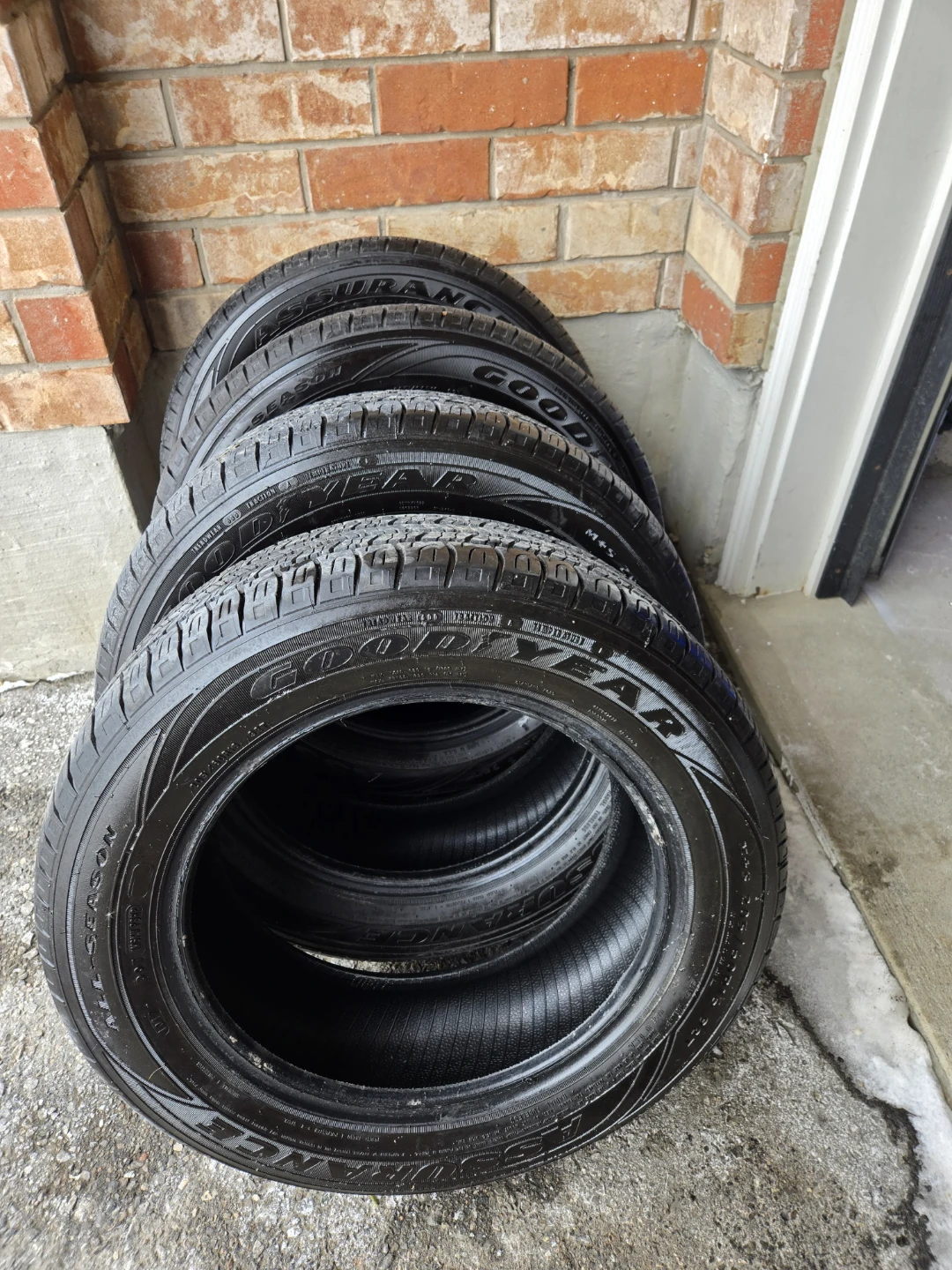 Good Year Assurance All-Season Tires 205/60R16 - photo 5