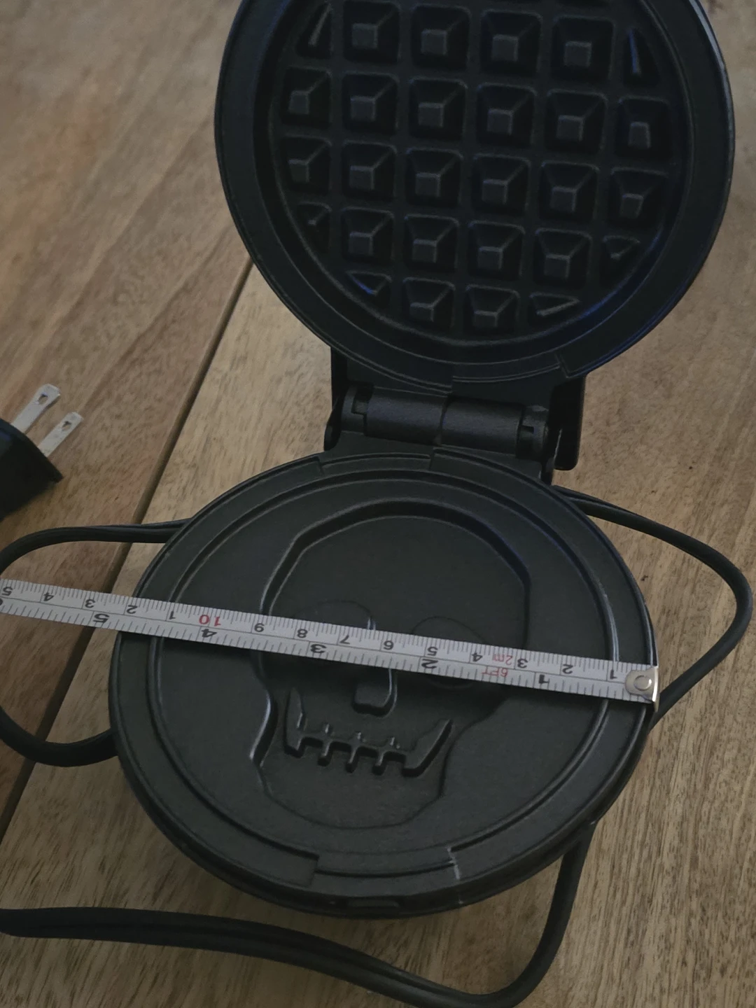 Dash Skull Mini Waffle Maker - photo 2