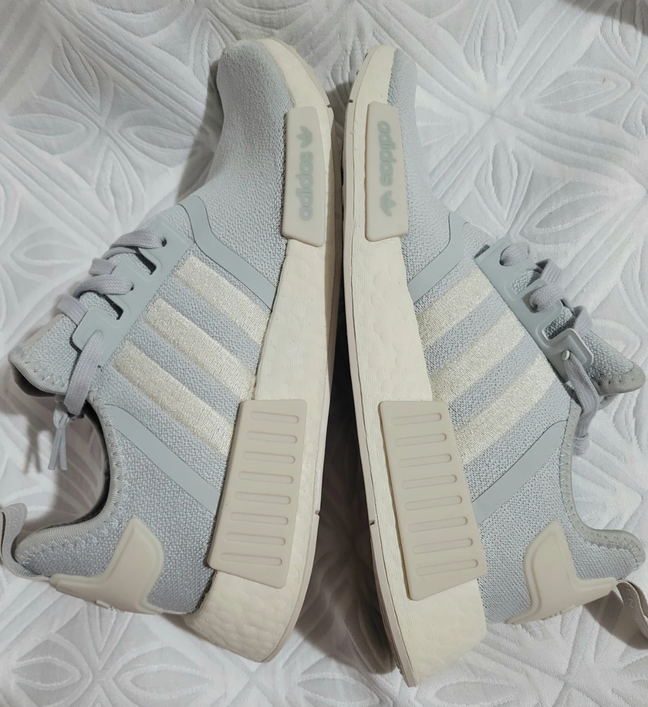 Adidas NMD R1 Wonder Silver Women's IE0595 12/23 SIZE 10