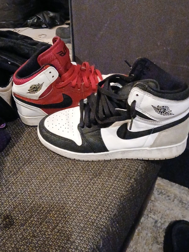 Air Jordan 1 Mid SE Shoes - photo 3