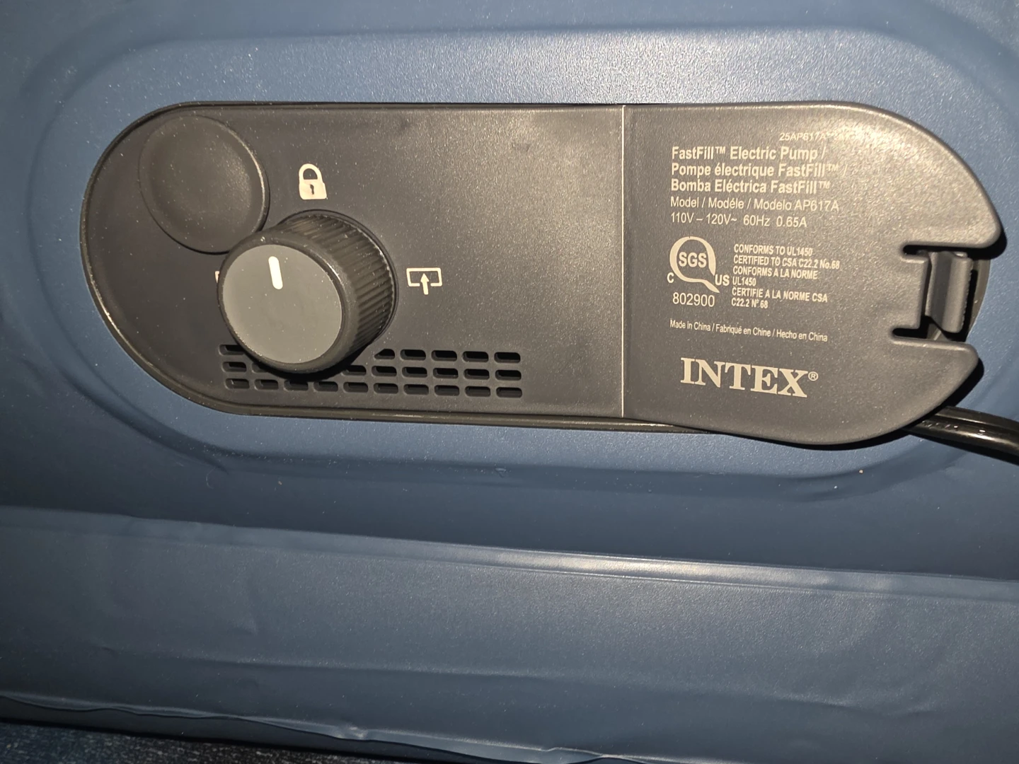 Tested twin size Intex Air Mattress with Built-in Pump - photo 2
