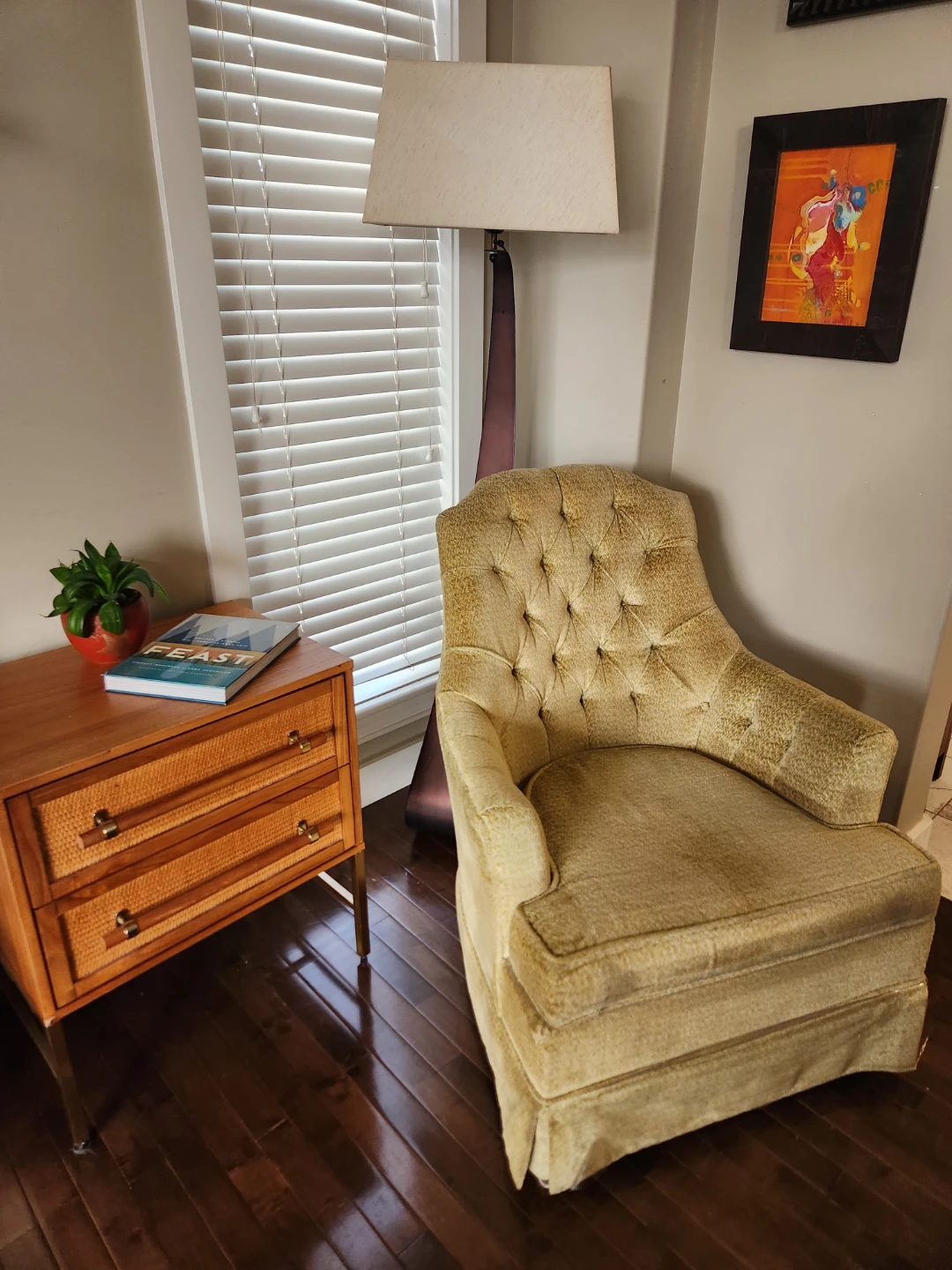 JAZZY MID CENTURY Tufted YELLOW CHENILLE Accent Chair
