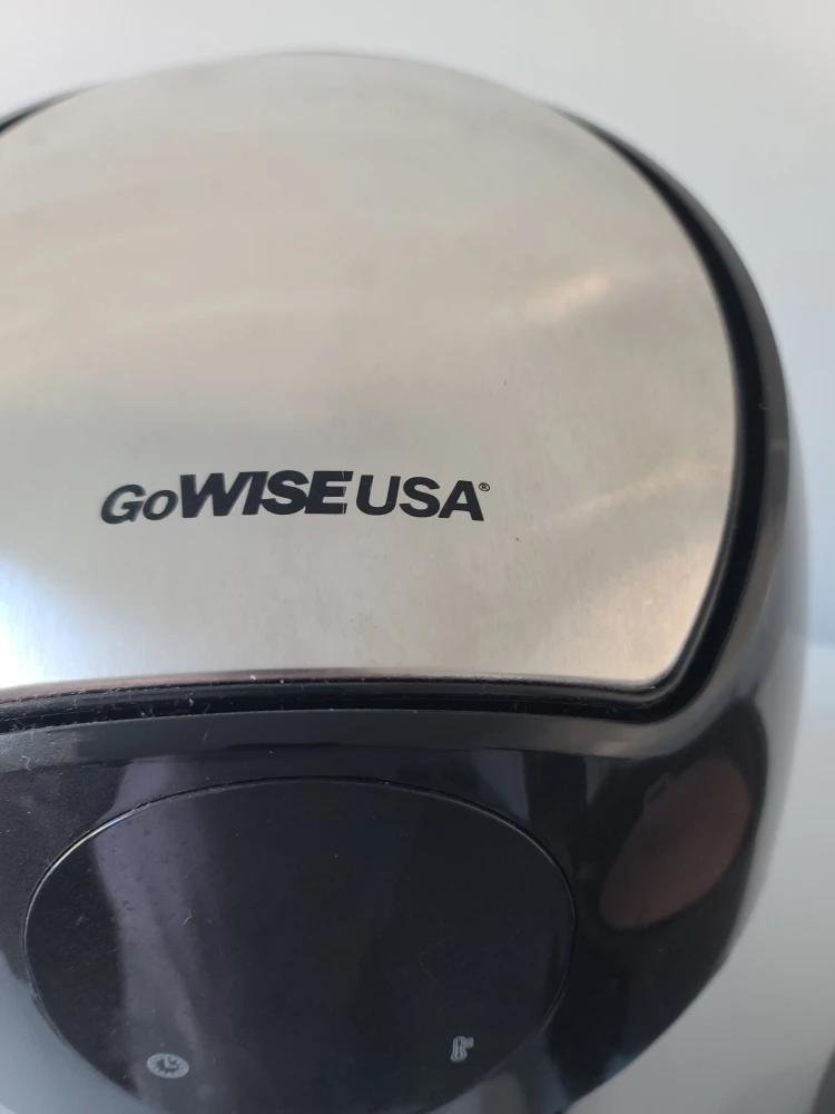 GoWISE USA Air Fryer with Silicone Liner and Parchment Liners - photo 2