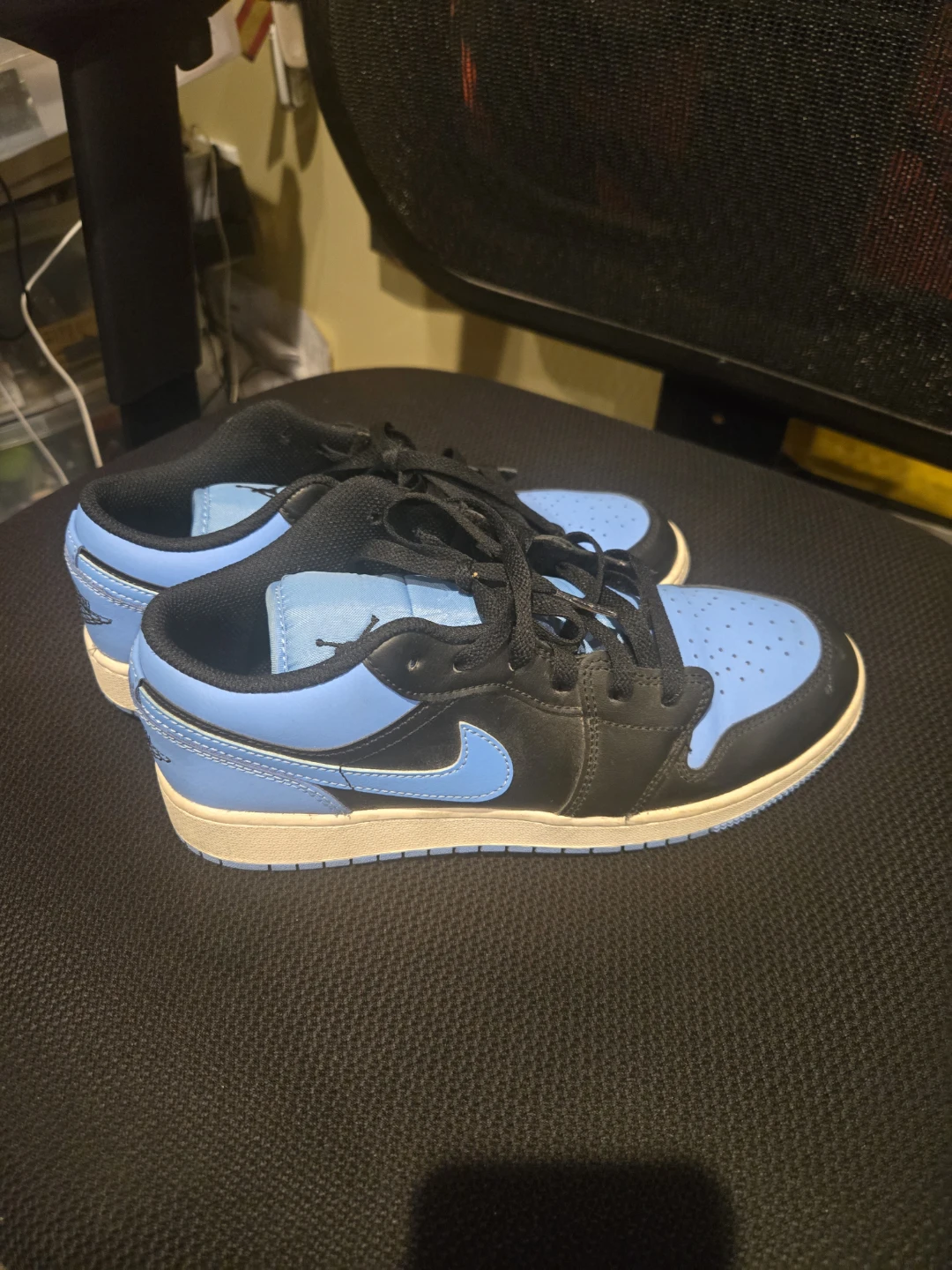FREE DELIVERY!! Jordan's size 7y $70 - photo 3