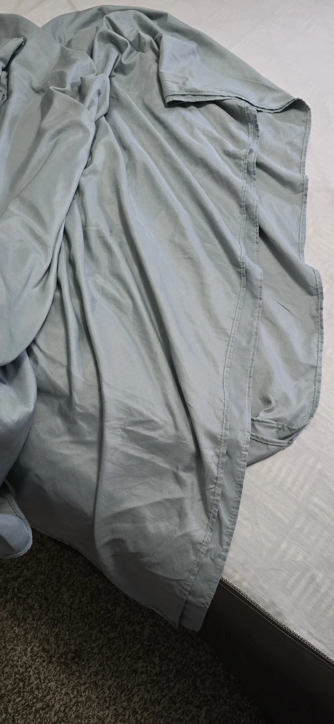 2 bed sheets: one double size and one queen size - photo 2