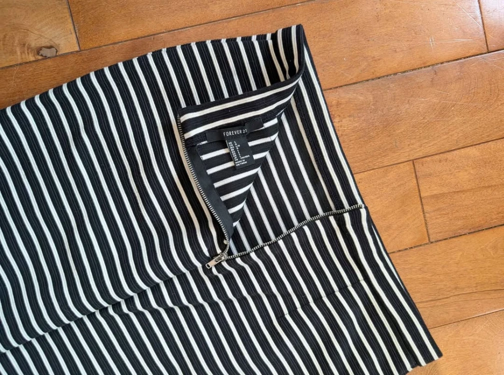 H&M Black & White Striped Pencil Skirt - photo 3