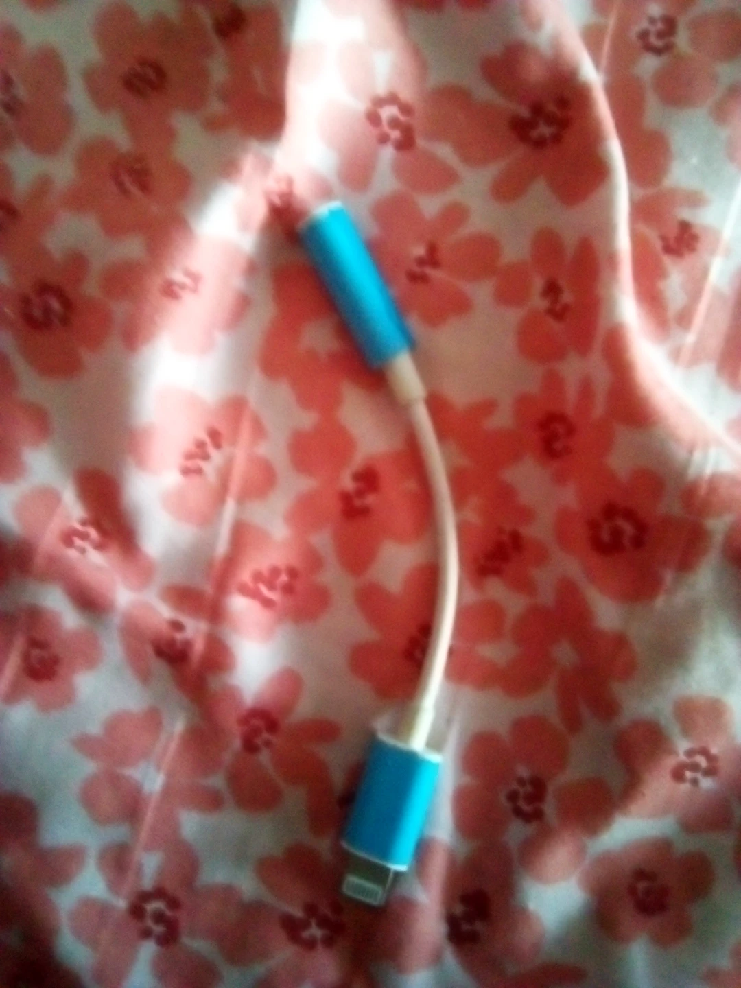 USB-C to 3.5mm Headphone Adapter - photo 2