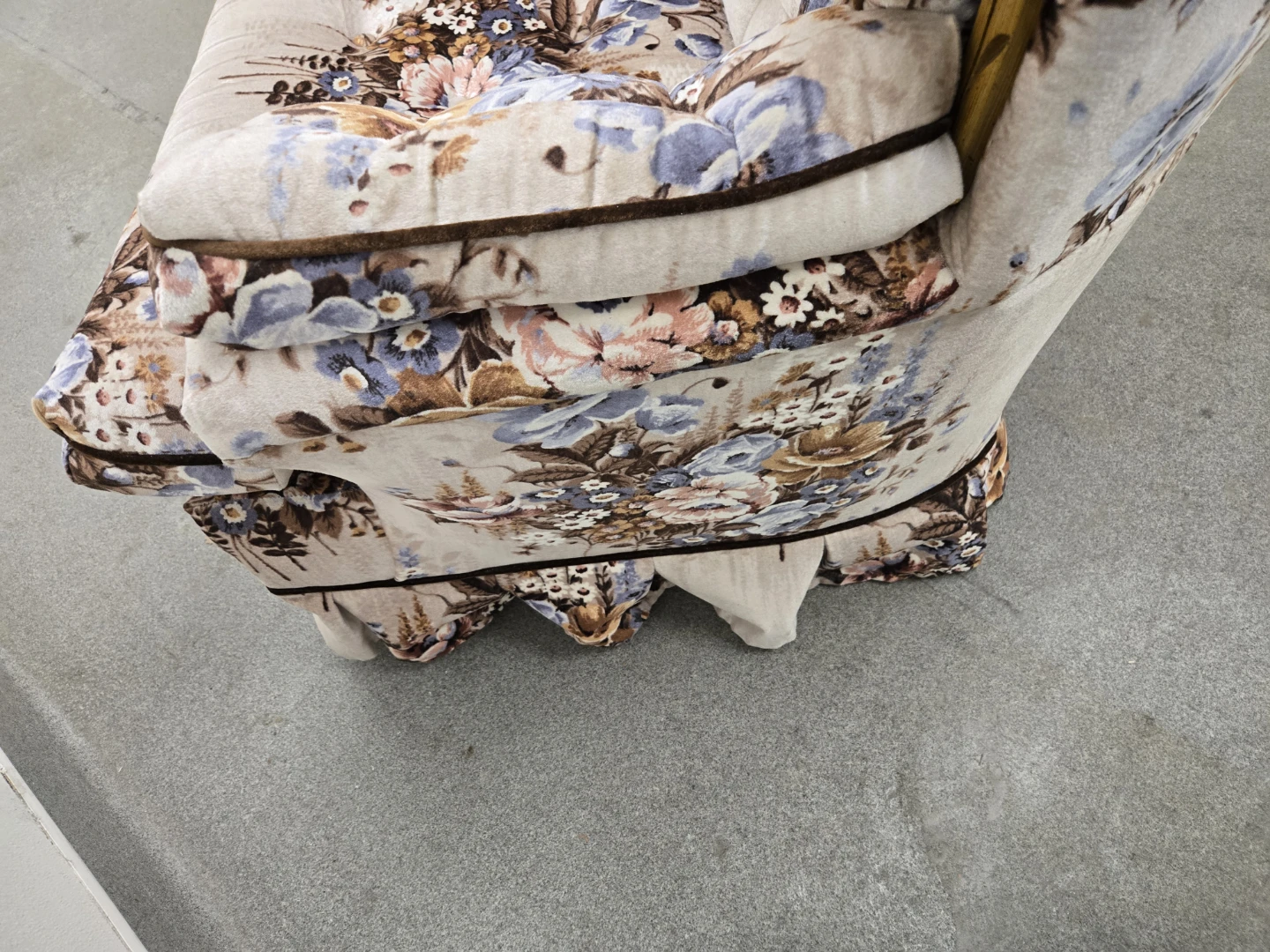 Floral Armchair,  swivels - photo 5