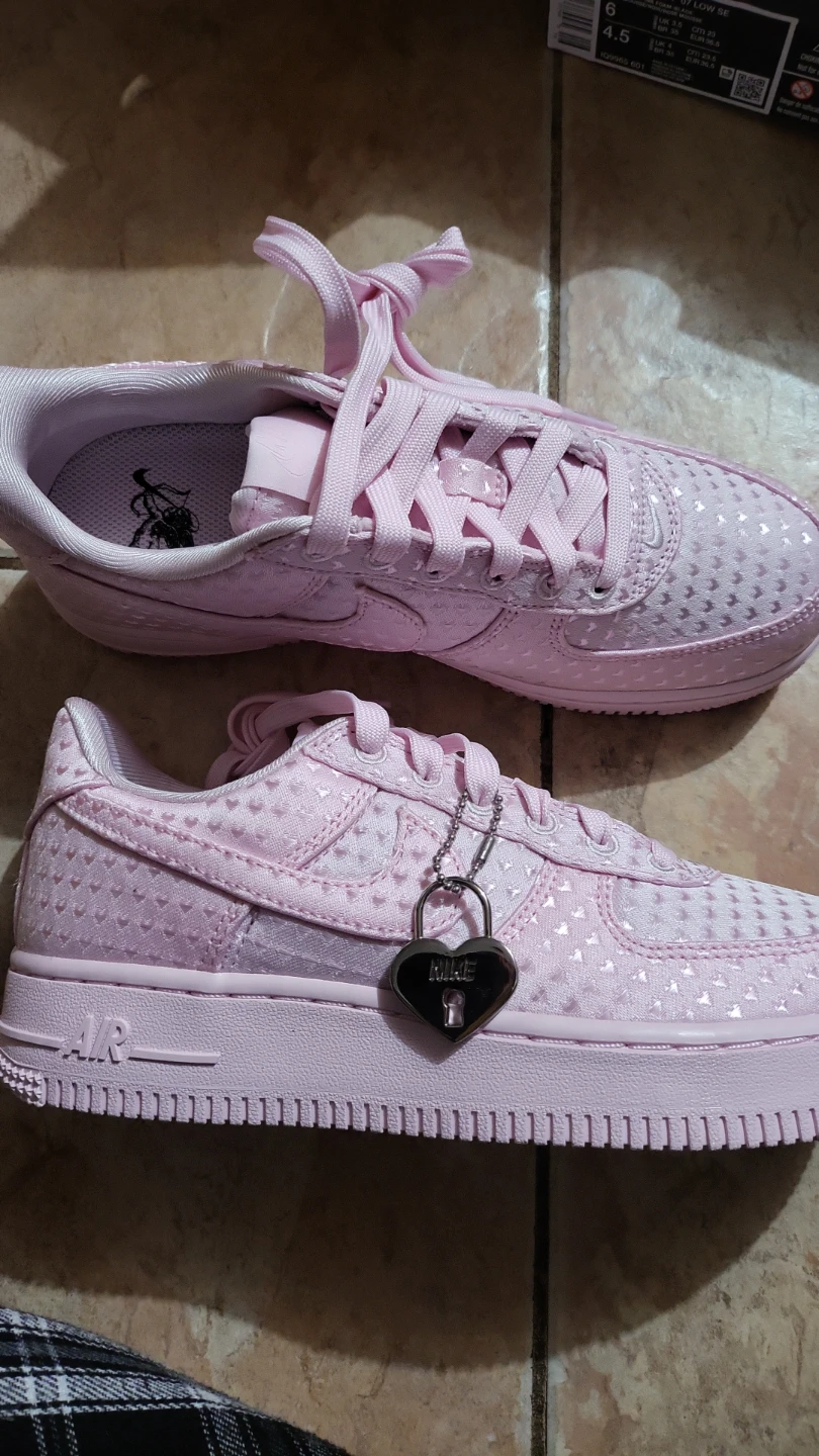 New Nike valentines sneakers pink and red  size 6 - photo 2