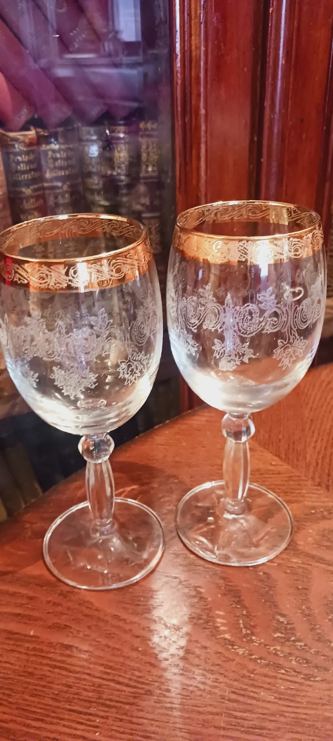 24K Gold Rim Etched Crystal Glass Wine Goblets