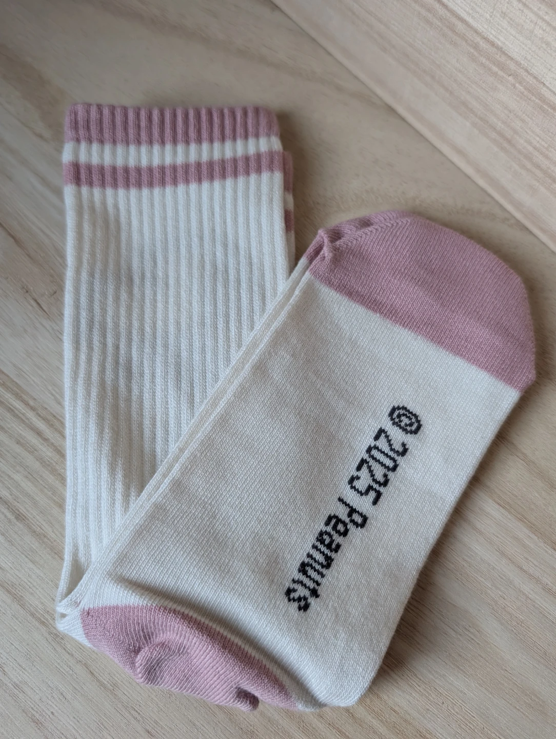 Peanuts Snoopy Crew socks, unisex size 6-8 new - photo 2