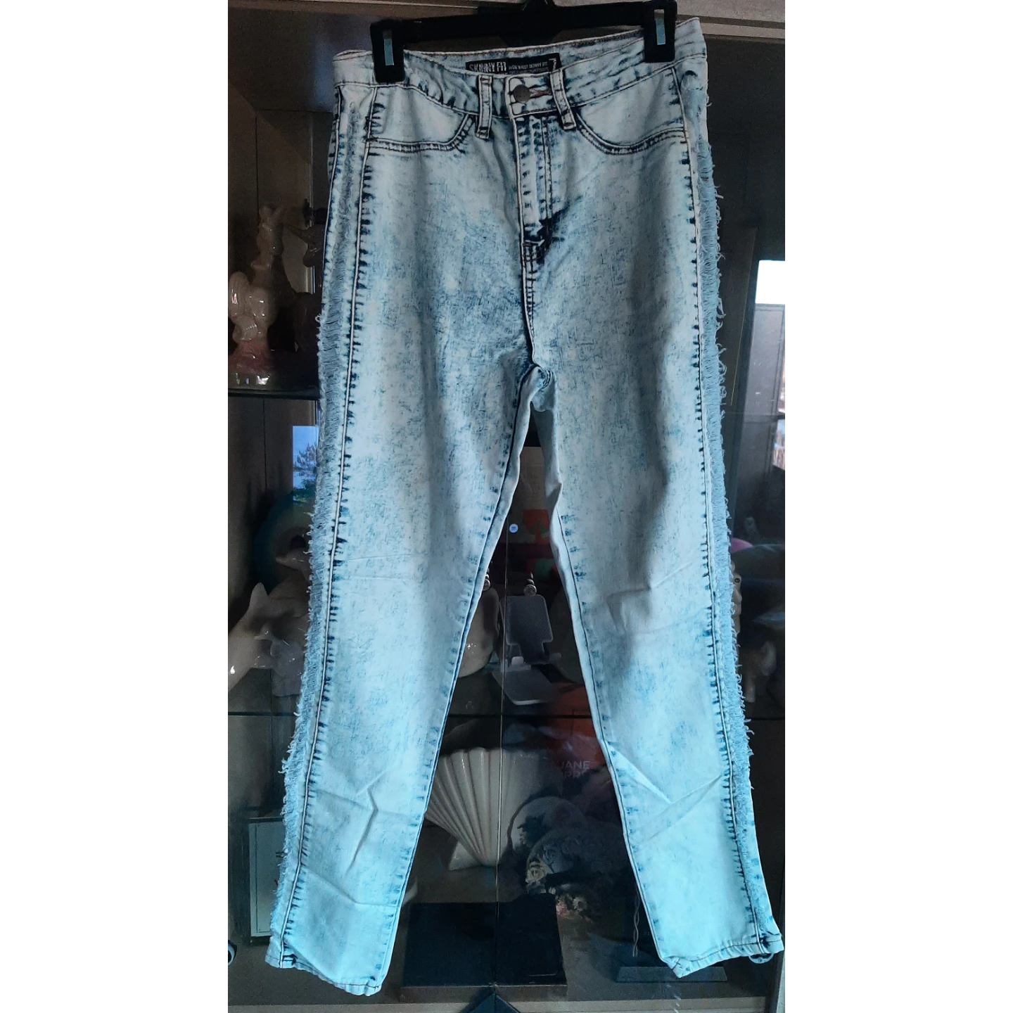 2 pc Set Women's Sleeveless Top and Acid Wash Jeans Set - photo 3