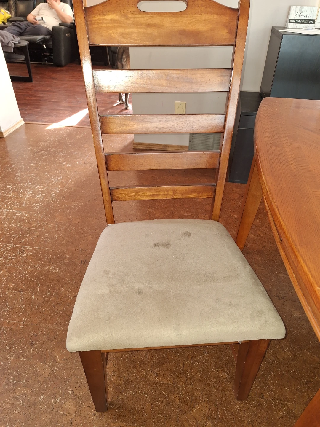 Dining room table - photo 3