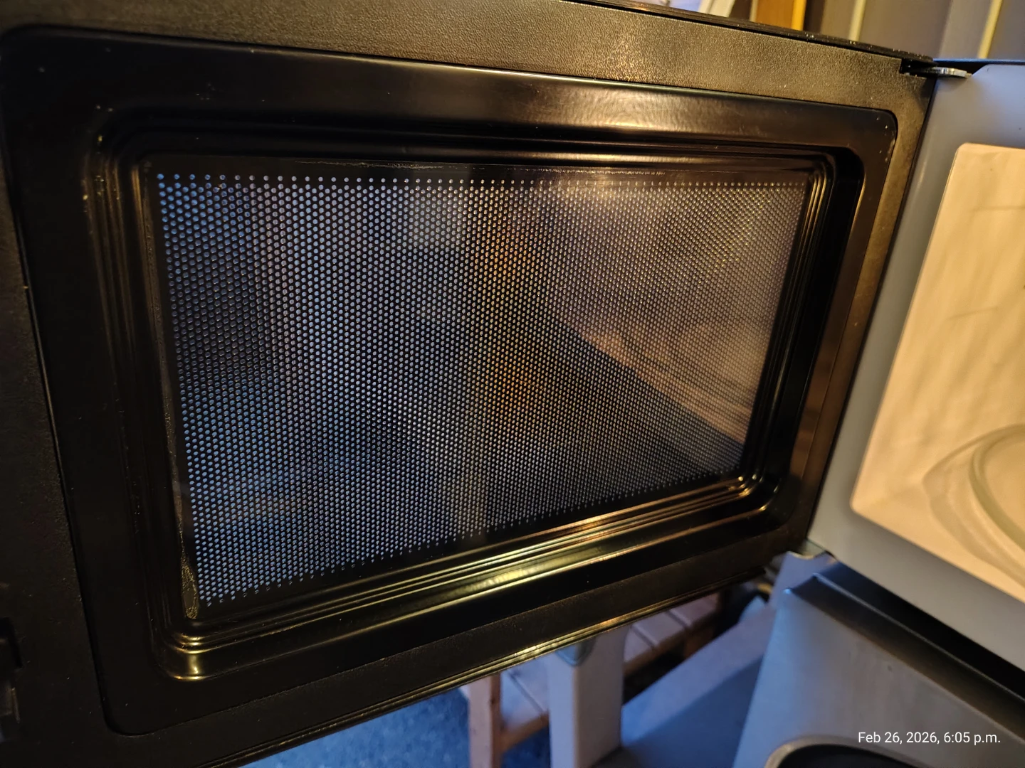 GE 1000W Stainless Steel Microwave - photo 4