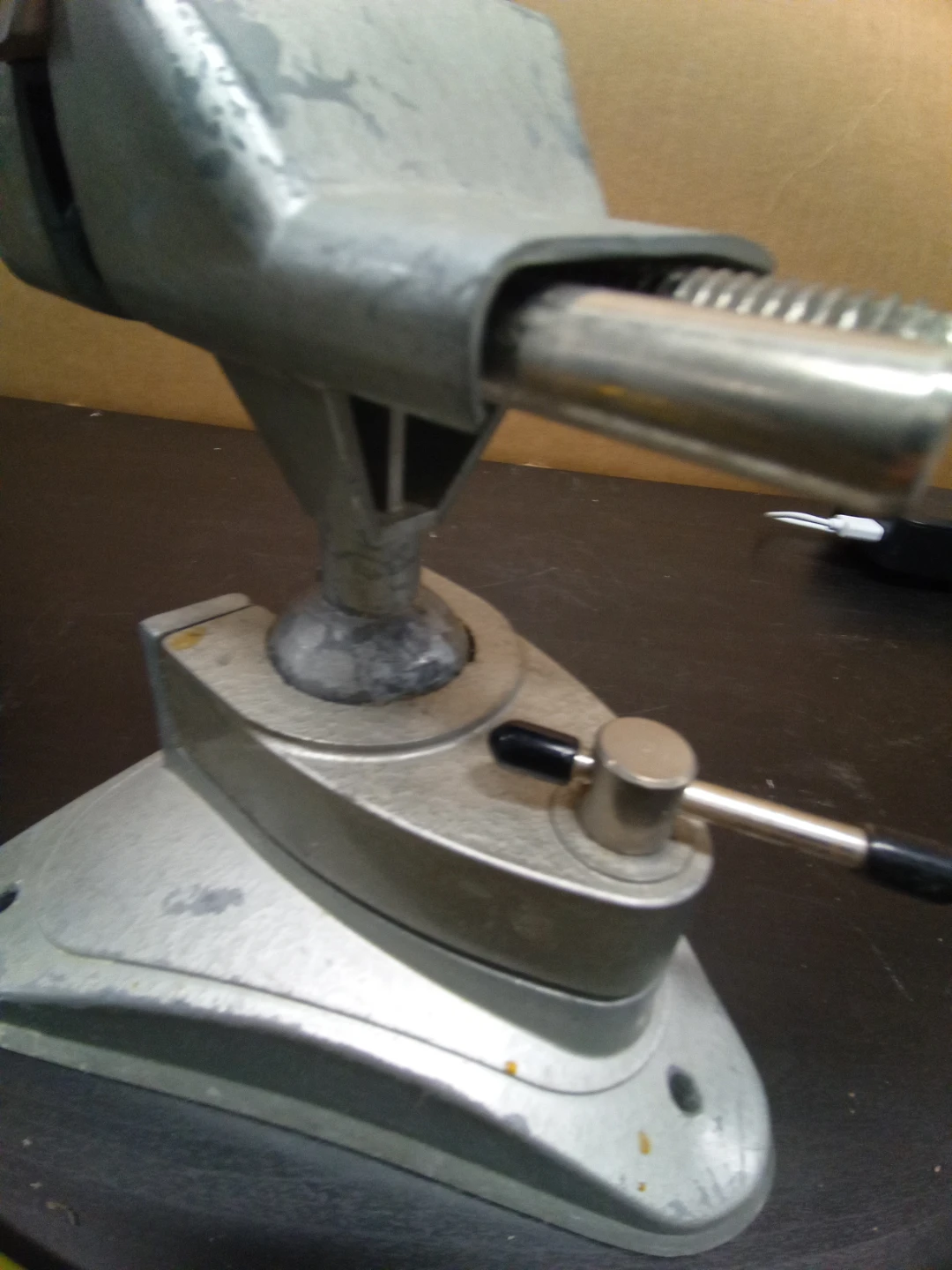 Vacu-Vise Bench Vise LORD & HODGE, INC. - photo 5