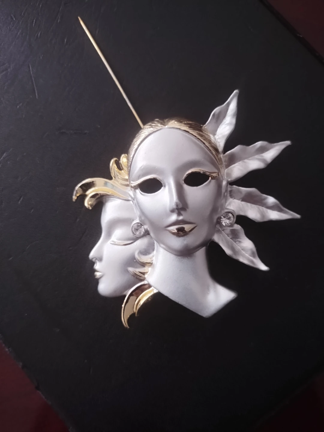 Vintage Masquerade Mask Brooch - photo 2