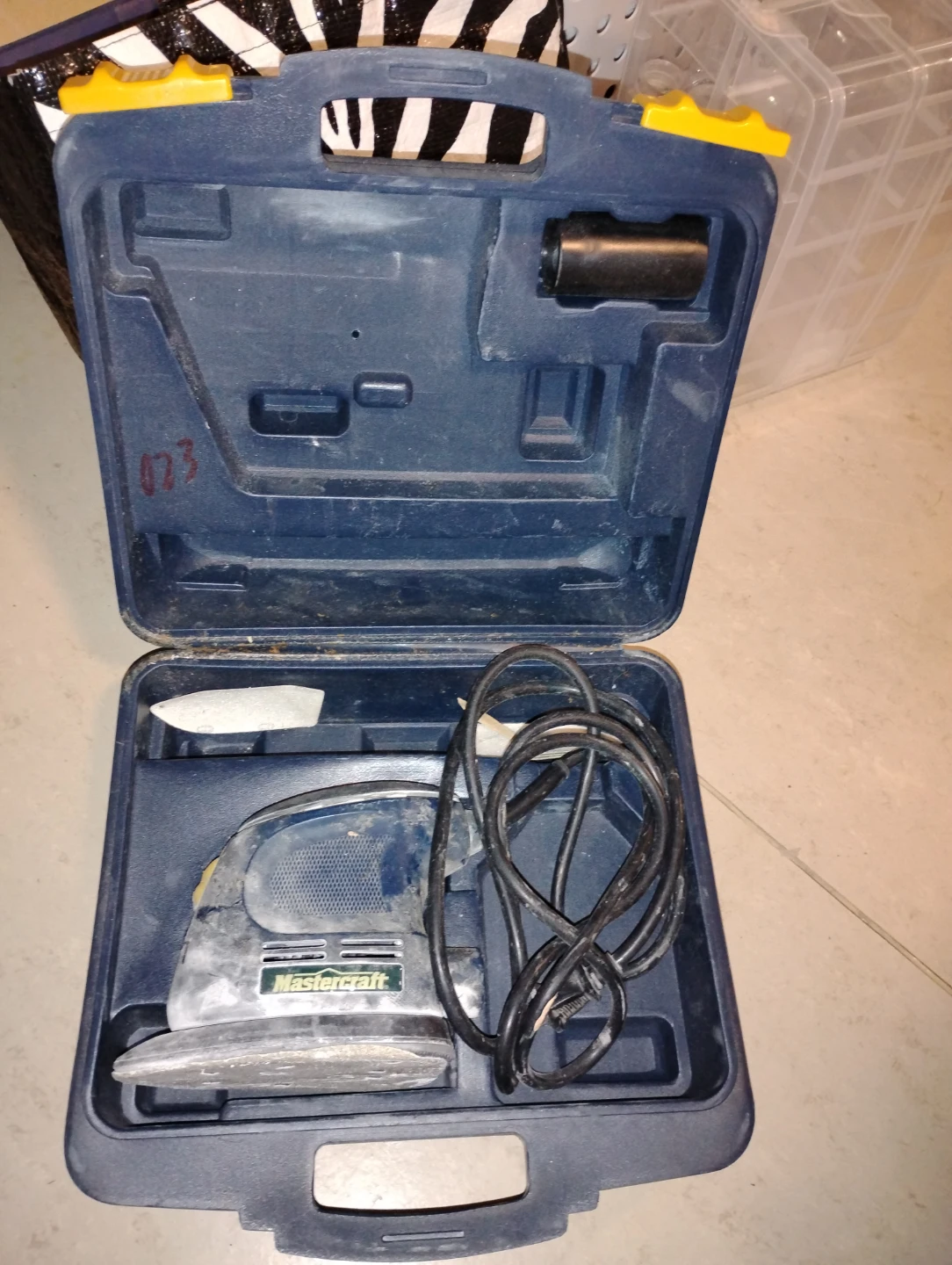 Mastercraft Orbital Sander with Case and accessories - photo 2