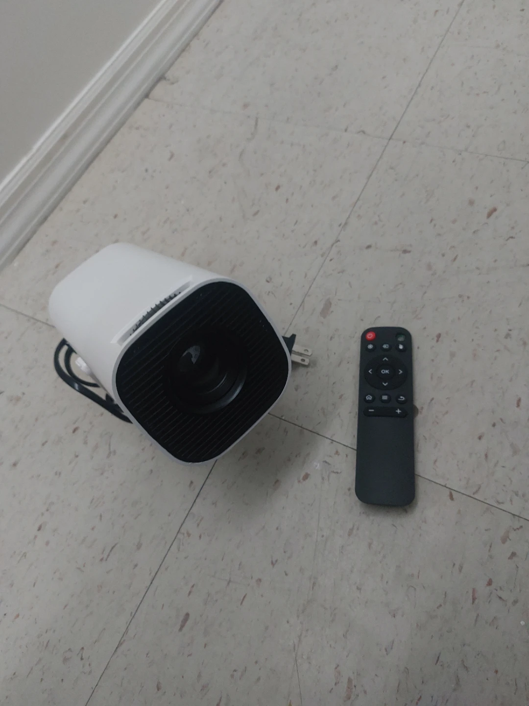 White Mini Projector with Remote