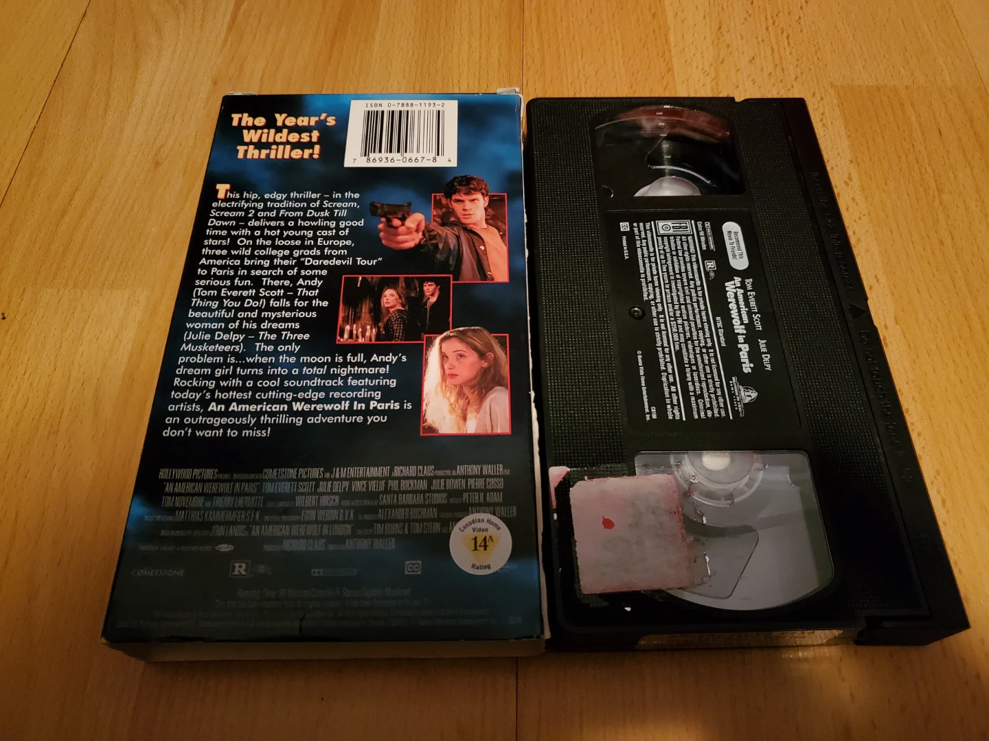 An American Werewolf in Paris VHS Movie - photo 2