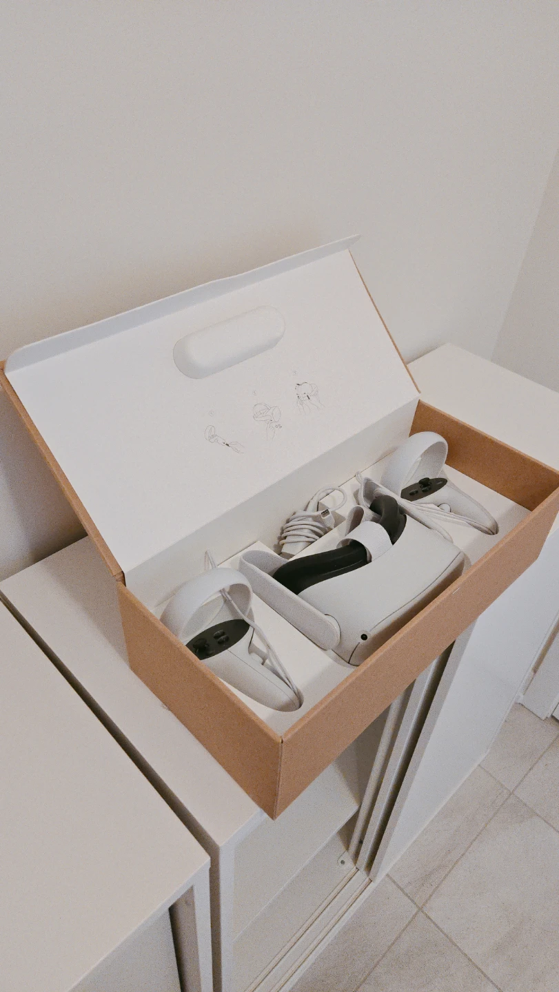 Meta Quest 2 Advanced All-In-One Virtual Reality Headset