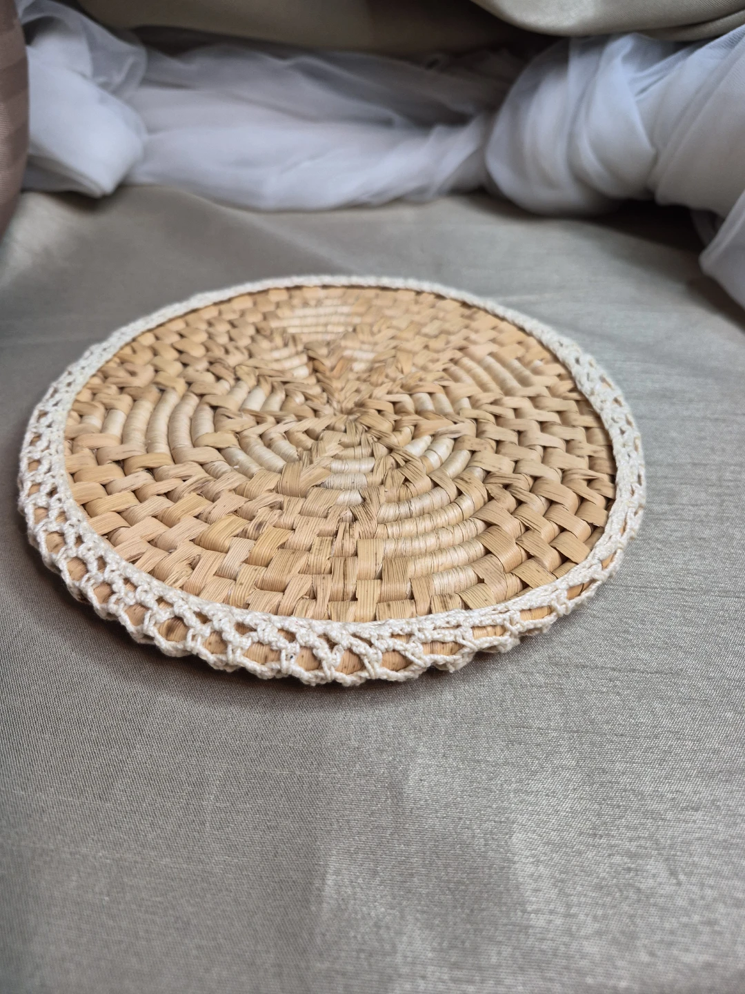 Vintage 7" Wicker Hot Pad with a Beautiful Handmade - photo 3