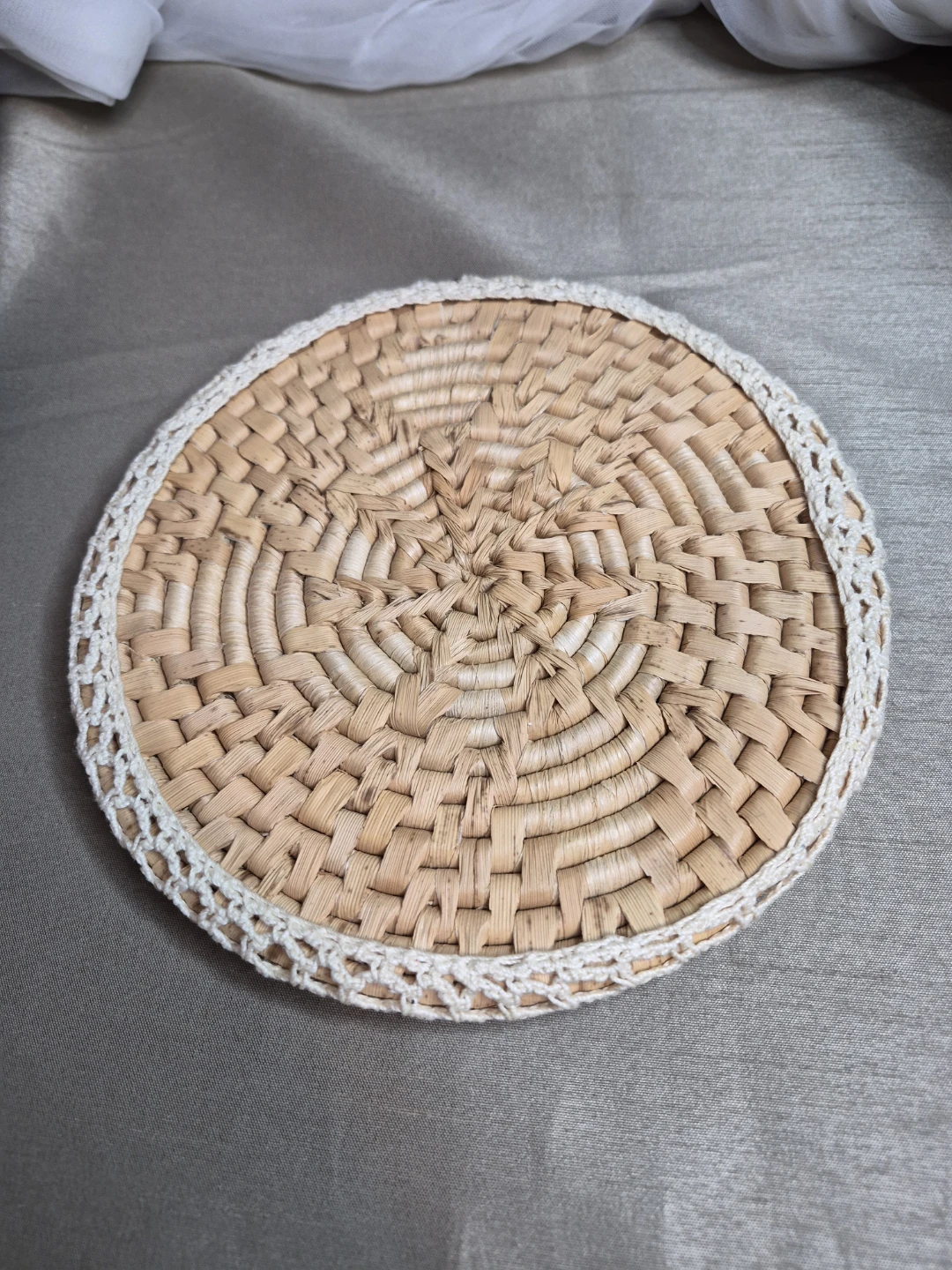 Vintage 7" Wicker Hot Pad with a Beautiful Handmade - photo 4