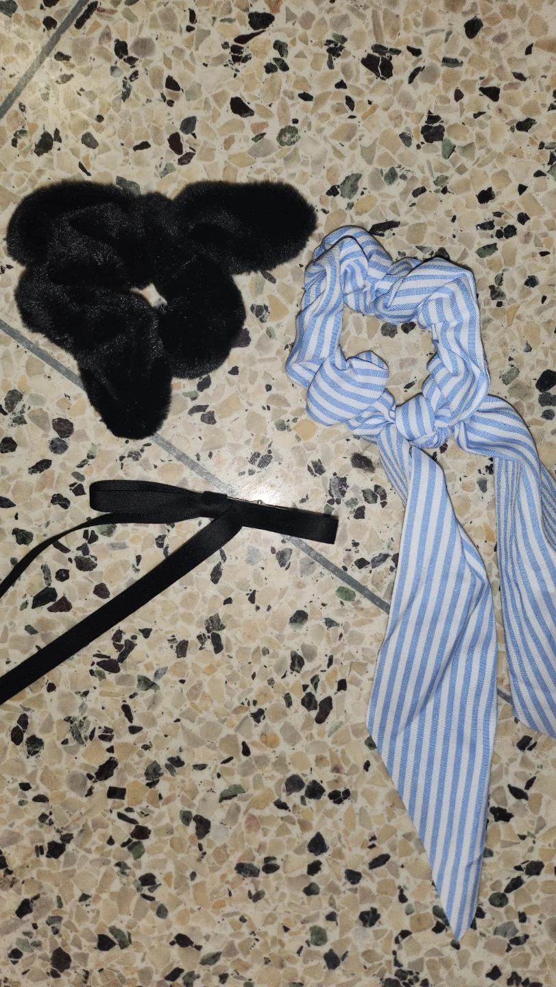 Set of 3 Hair Accessories - Scrunchies & Ribbon