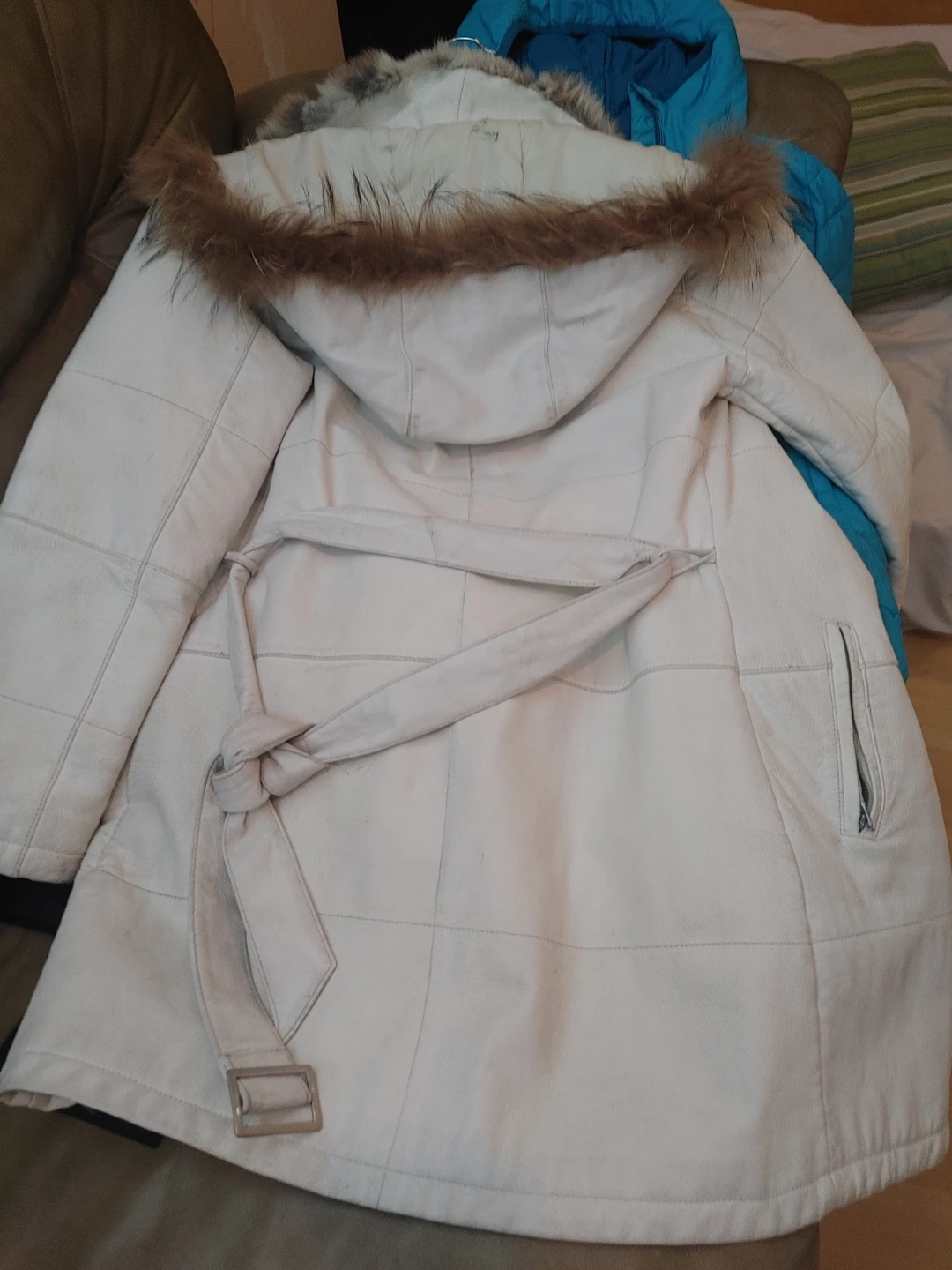 Danier White Leather Parka with Fur Lining size 4-6 - photo 5