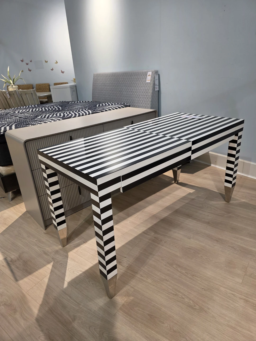 Designer Black and White Striped Desk - photo 4