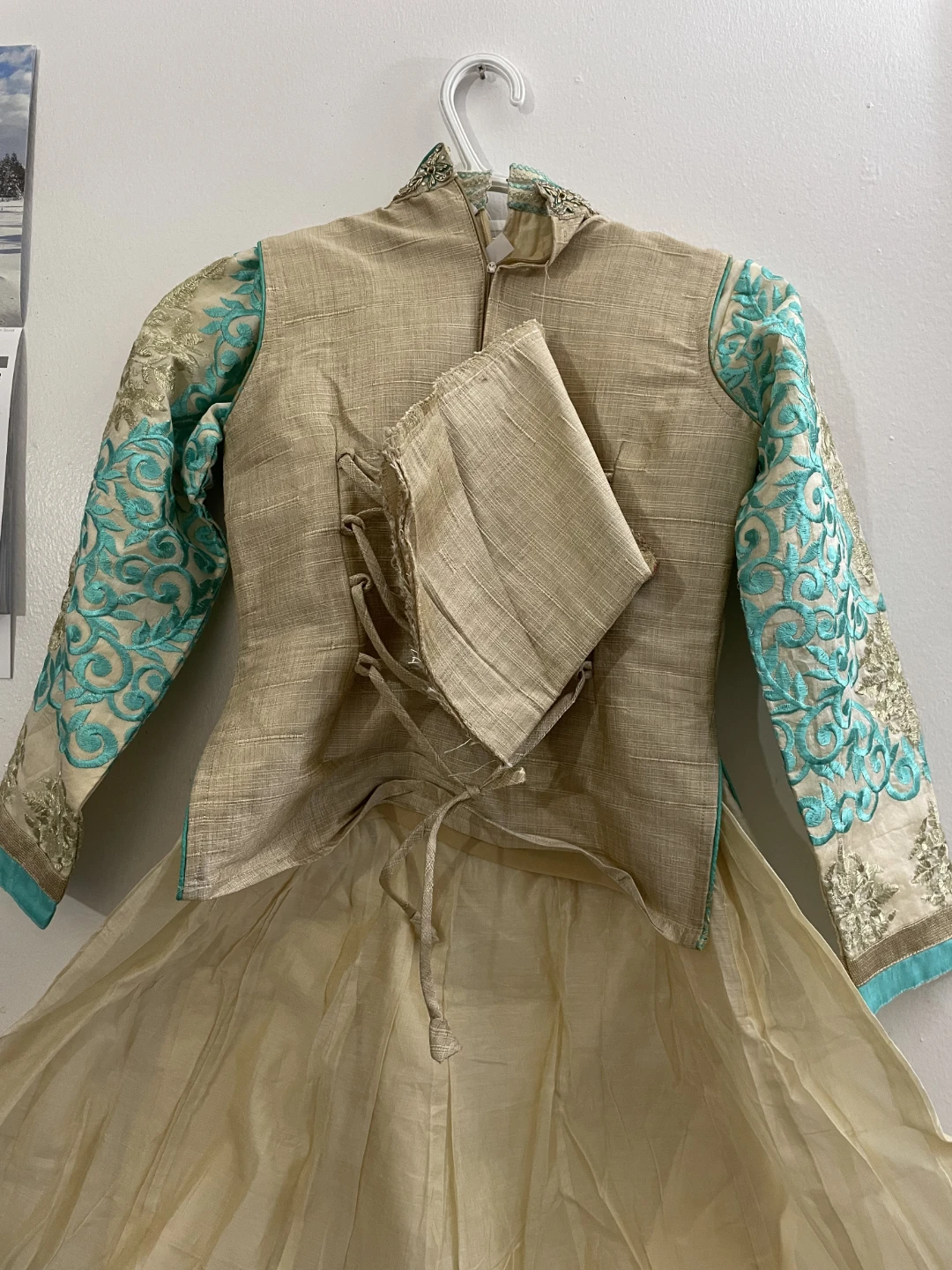 Cream and turquoise embroidered Indian suit - photo 3