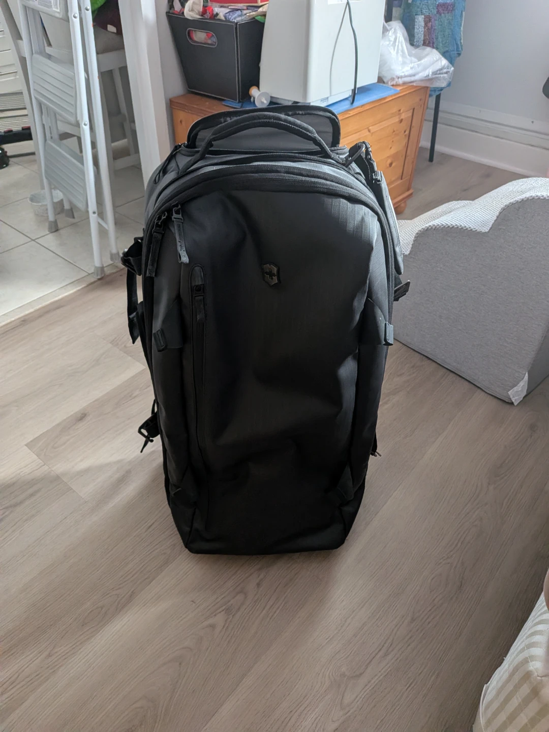 🥕 Victorinox Black Rolling Travel Suitcase 🥕