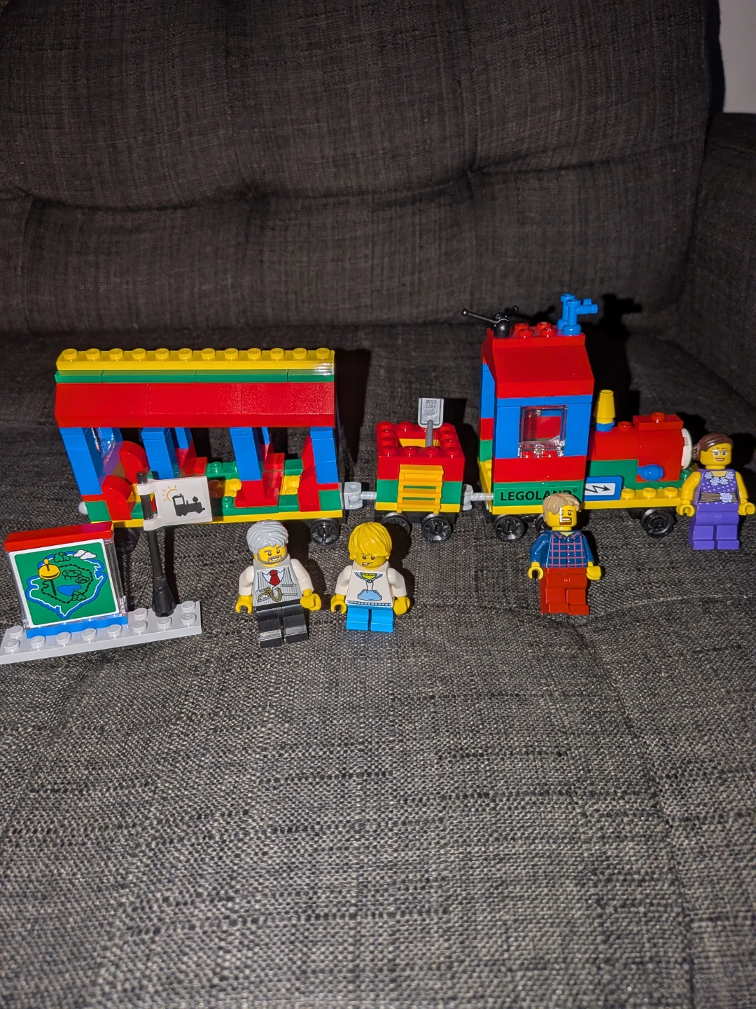 LEGO 40166 Legoland Train Set - photo 2