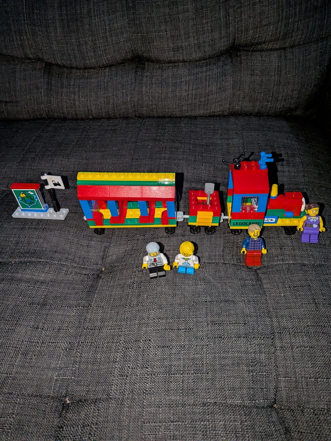 LEGO 40166 Legoland Train Set - photo 3