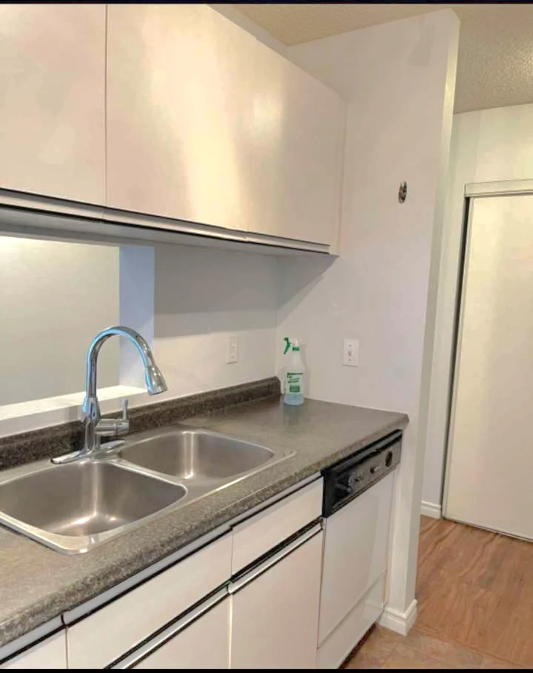 2 bedroom room apartment For rent(close to millwood town centre) - photo 2