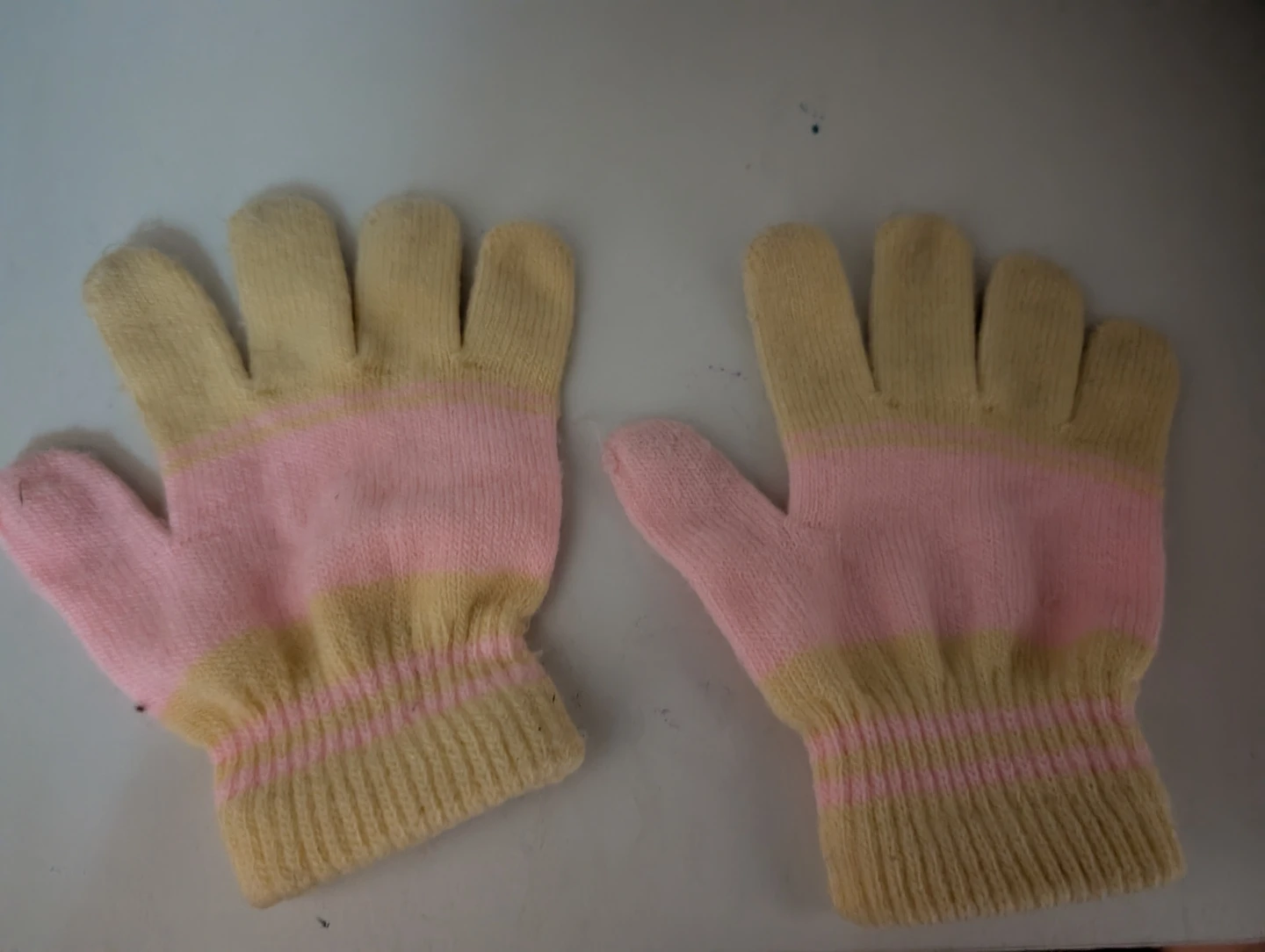 Pink and Yellow Striped Knit Gloves🏆4-8y