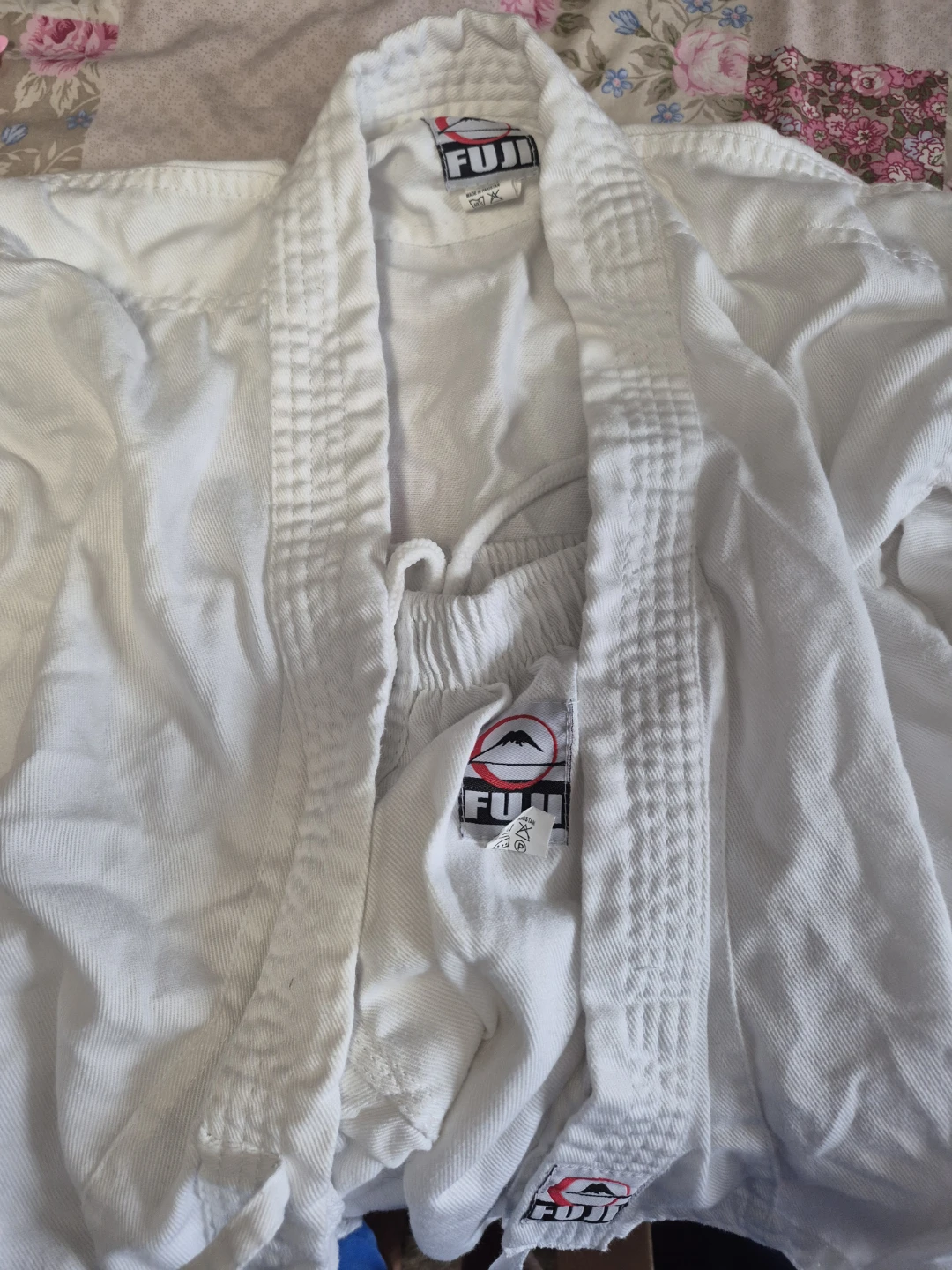 Fuji White Jiu-Jitsu Gi Set with Belt Size 0000