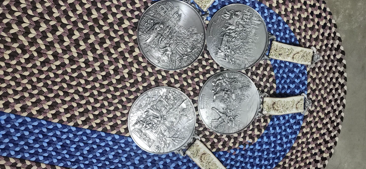 Set of 4 Decorative metal sesonal Plates