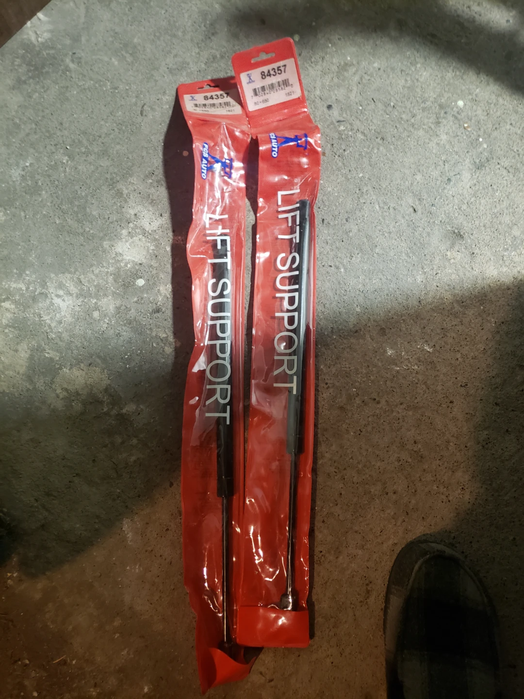 Ford focus Trunk Lift Supports - photo 2