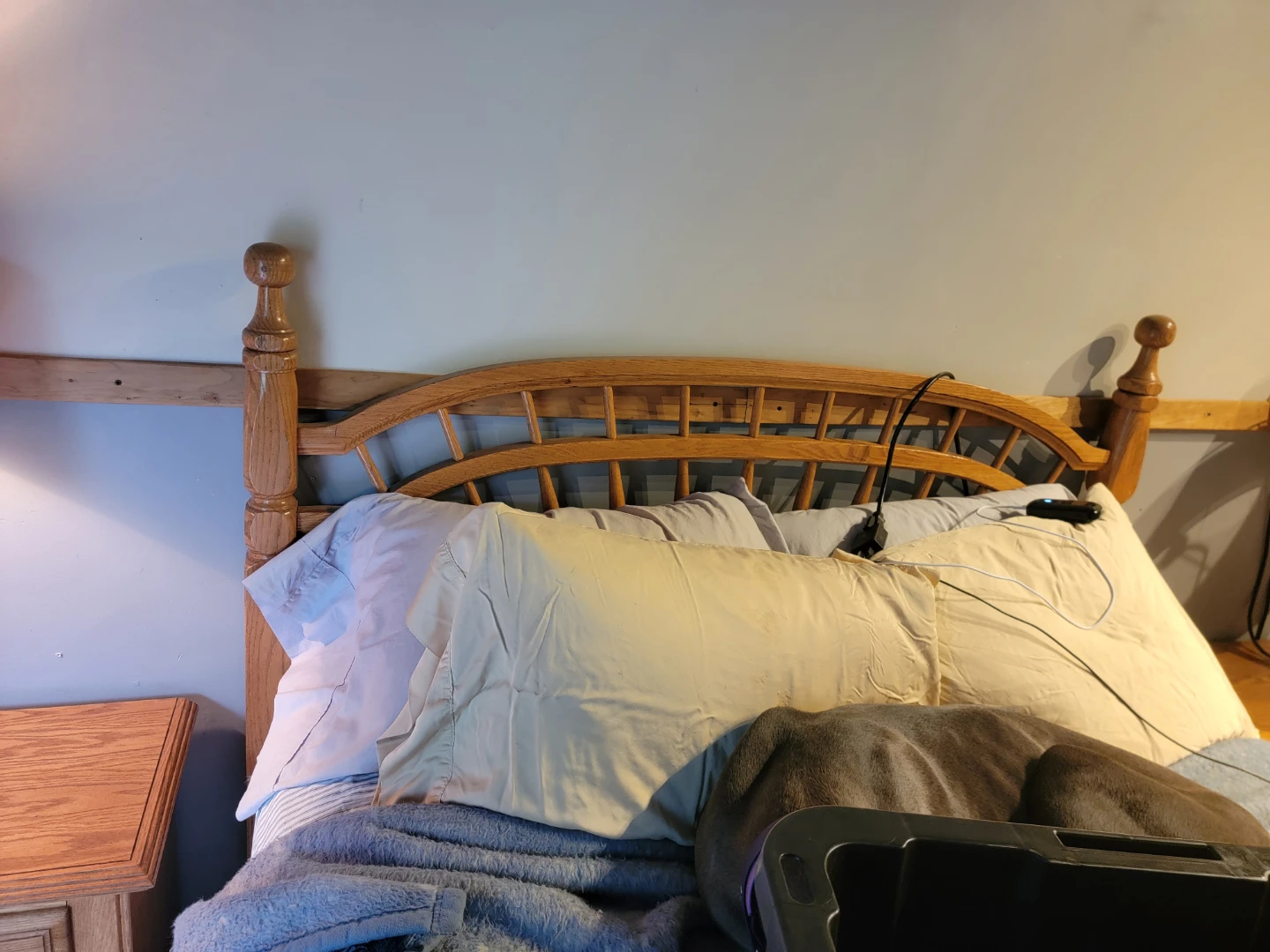 Wooden (Queen) Bedroom Set - Dresser, Nightstand, Bed Frame - photo 5