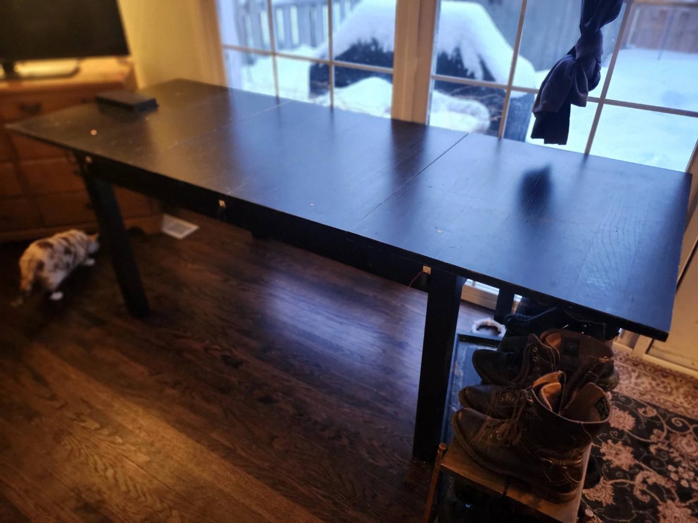 Heavy wooden table with 2 leaves