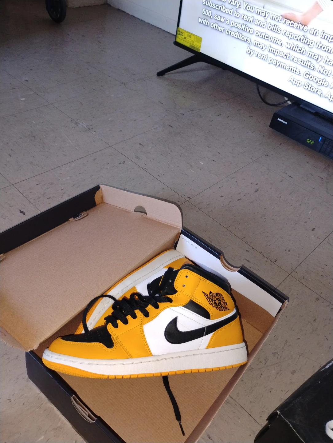 Jordan 1 Mid SE Yellow Black White Sneakers - photo 4