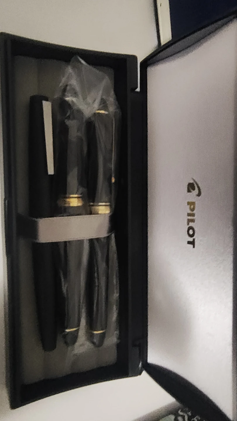 3 fountain pens with gold nibs - photo 2