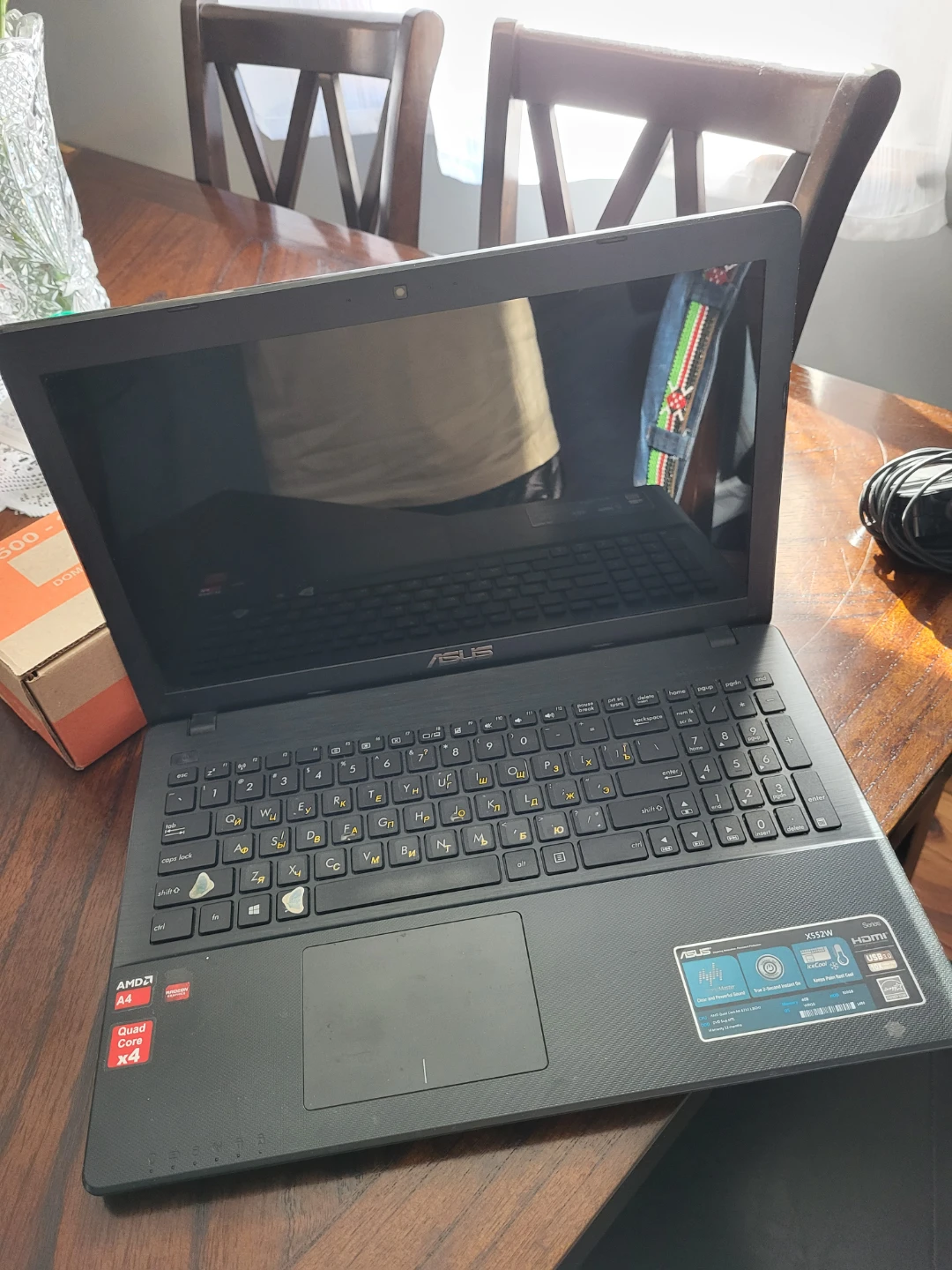ASUS X552W Laptop with power supply