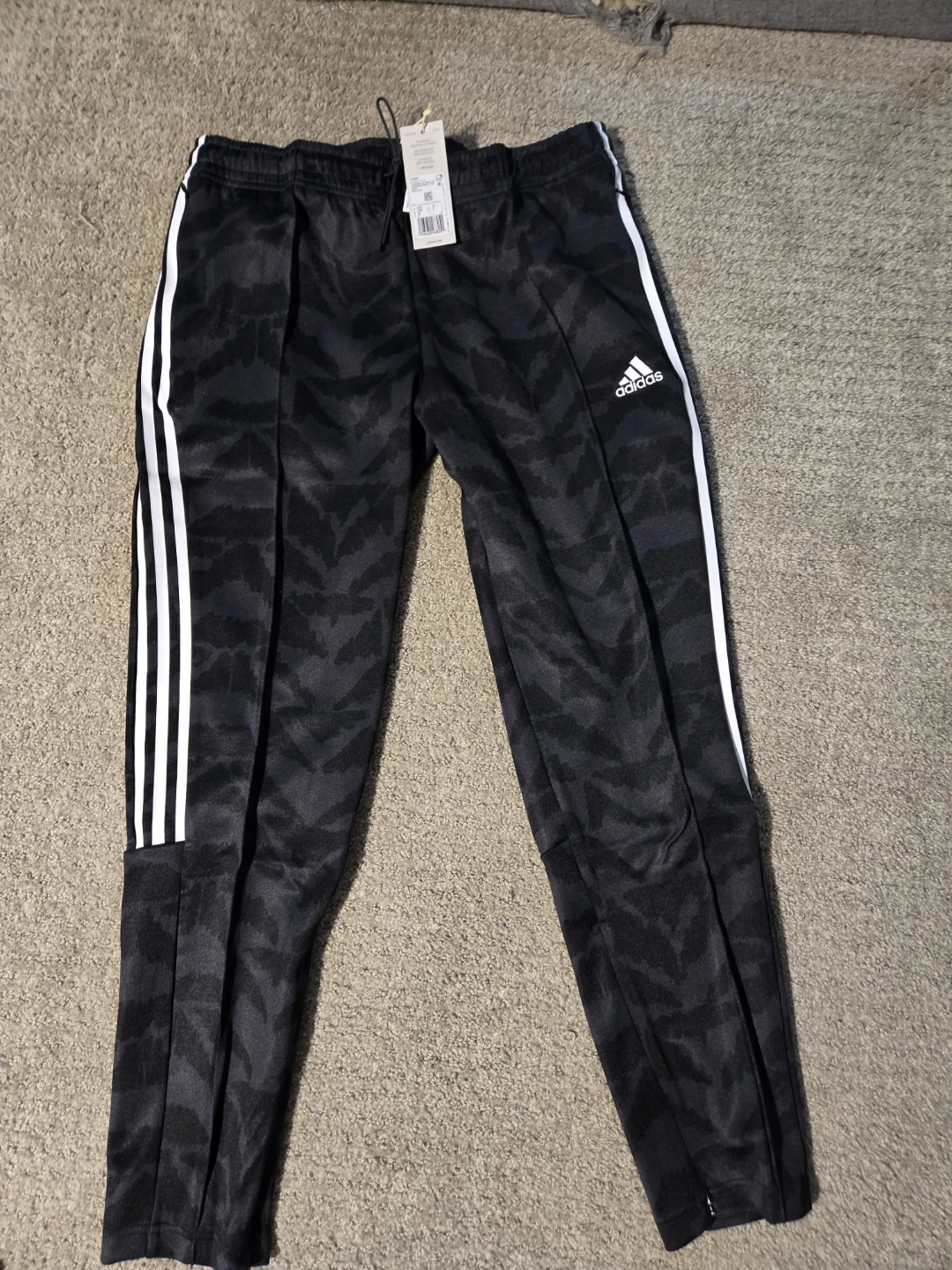 BNWT ADIDAS Tiro TP Lf Pants women's size large - photo 2