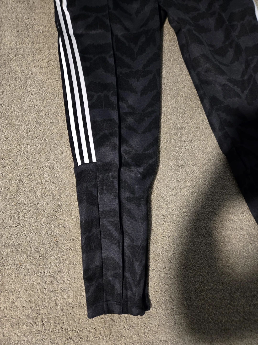 BNWT ADIDAS Tiro TP Lf Pants women's size large - photo 4