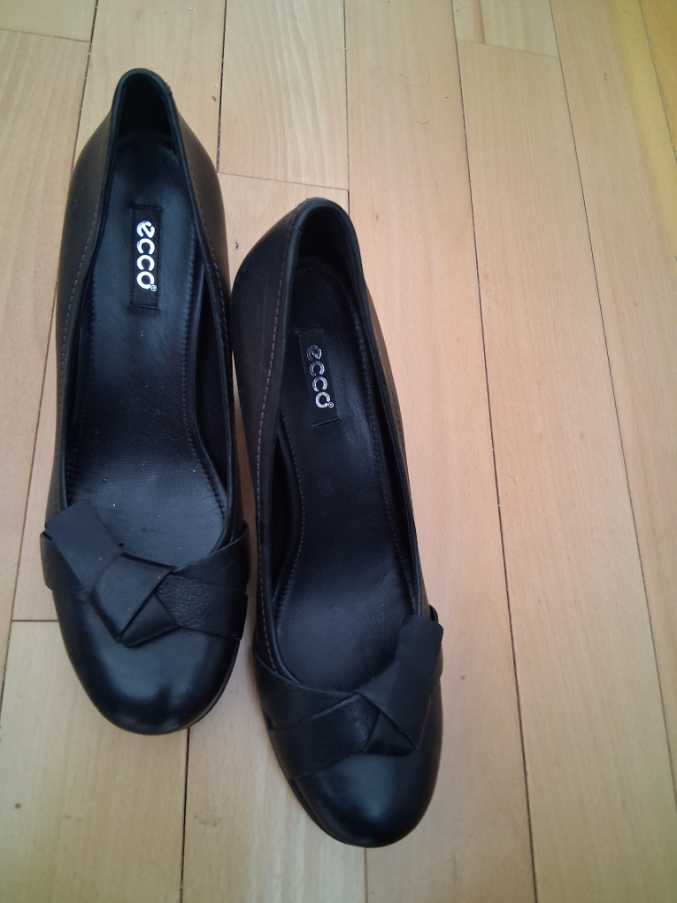 Black Leather ECCO Pumps with Bow Detail - photo 3
